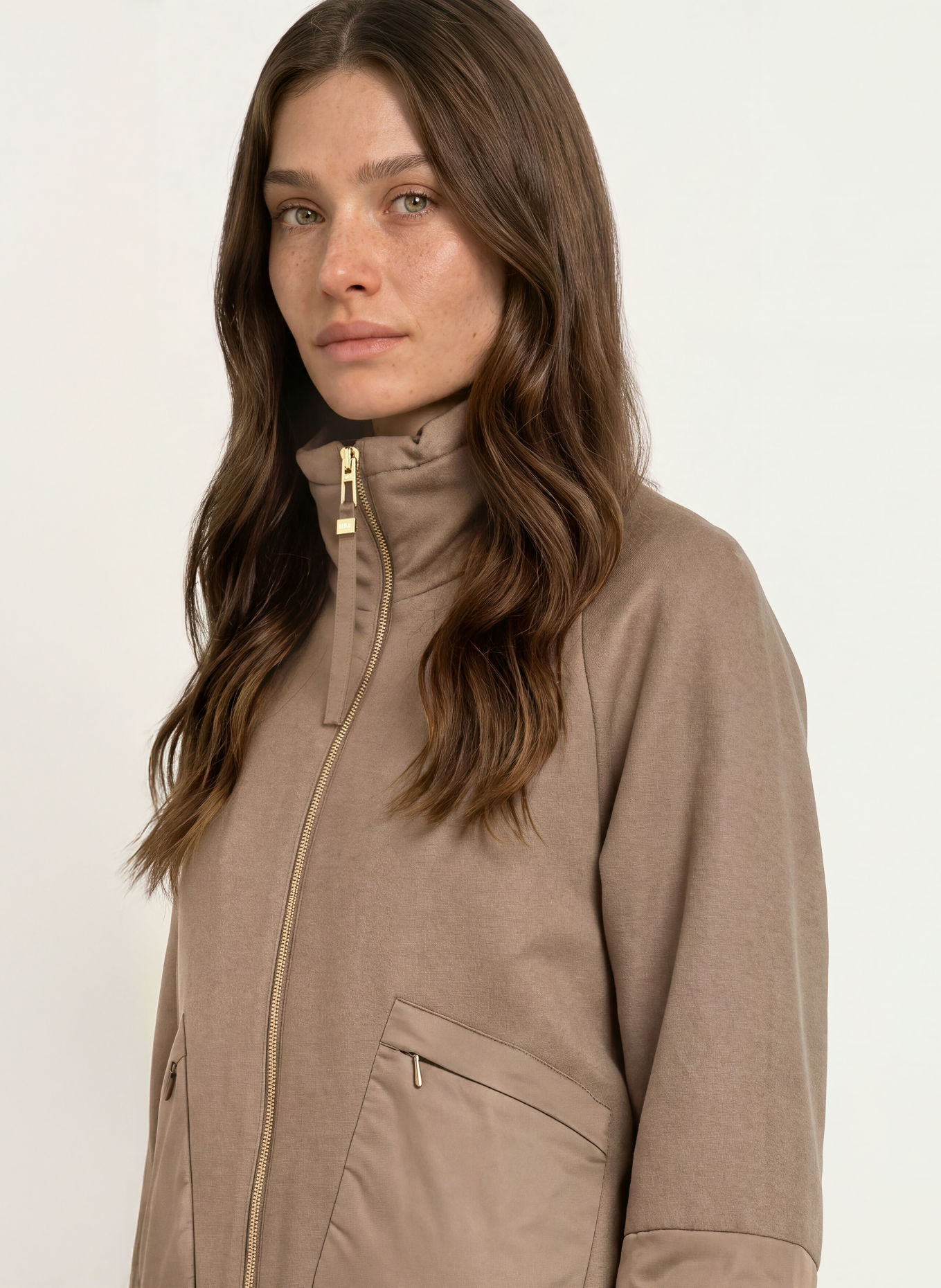 DUNO Lightweight donsjas MURIEL in een mix van materialen: LICHTBRUIN