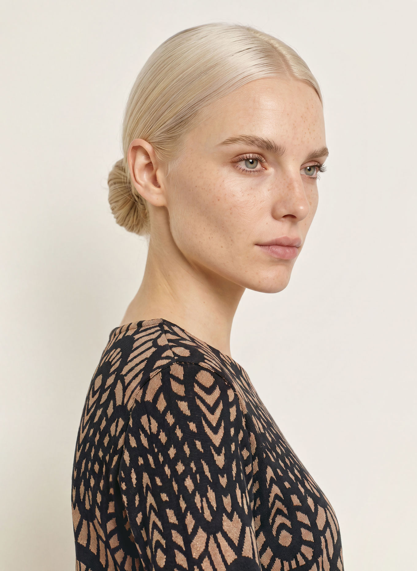 ZAÍDA Sweater: BEIGE / BLACK