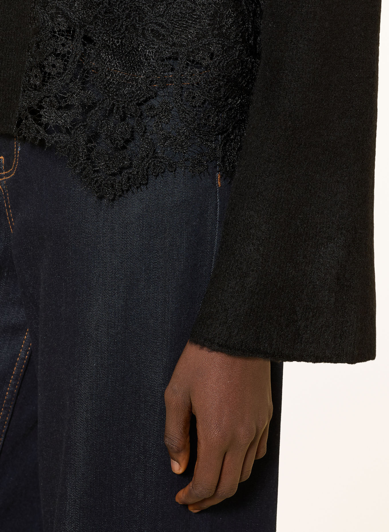 monari Knit wrap in a mix of materials with lace: BLACK