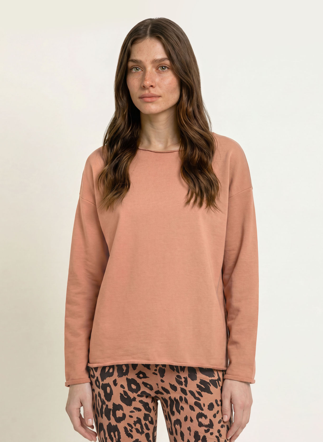 Juvia JUDI Sweatshirt: LIGHT BROWN / BLACK