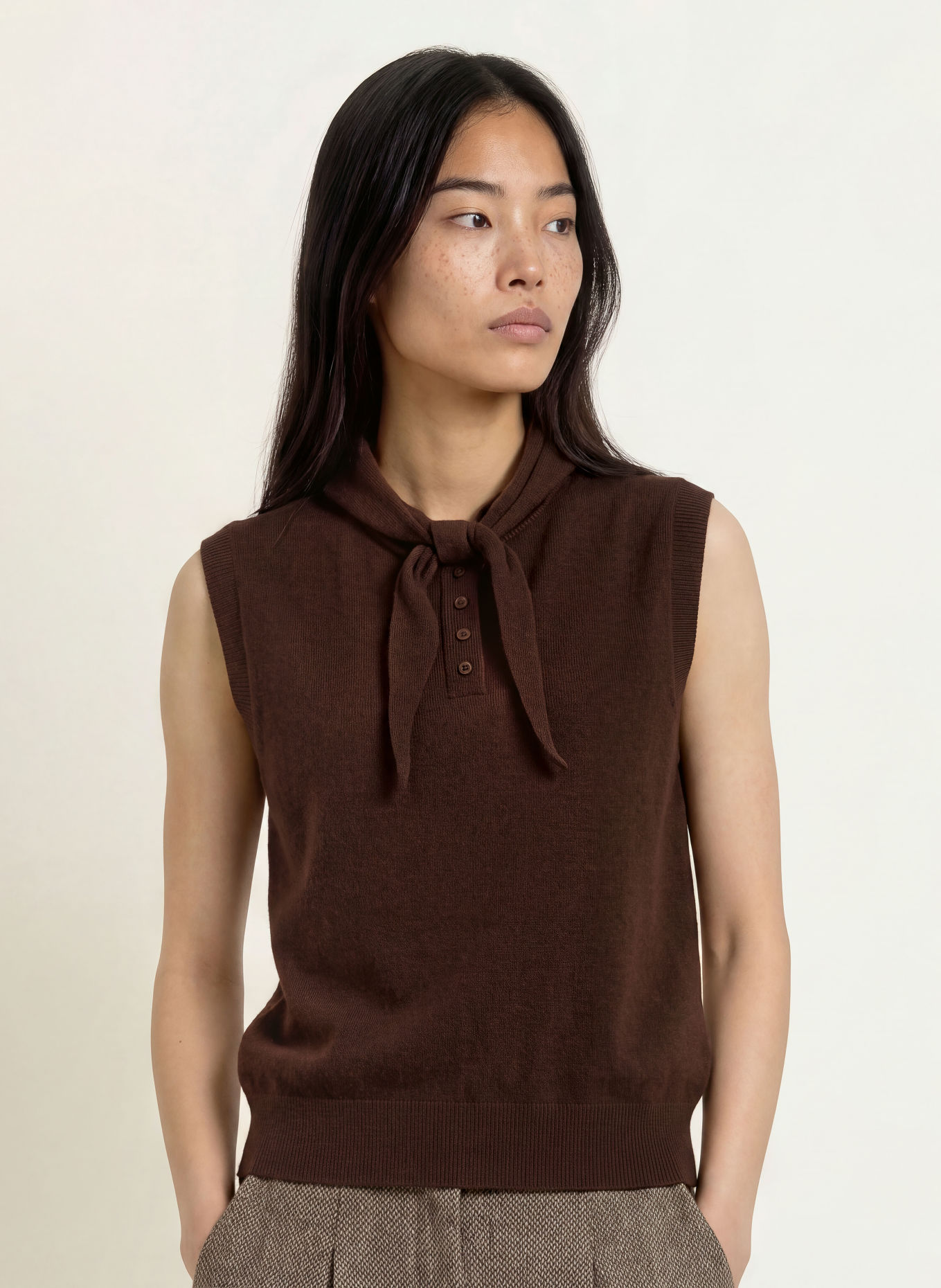 Smith & Soul Sweater vest with bow: DARK BROWN