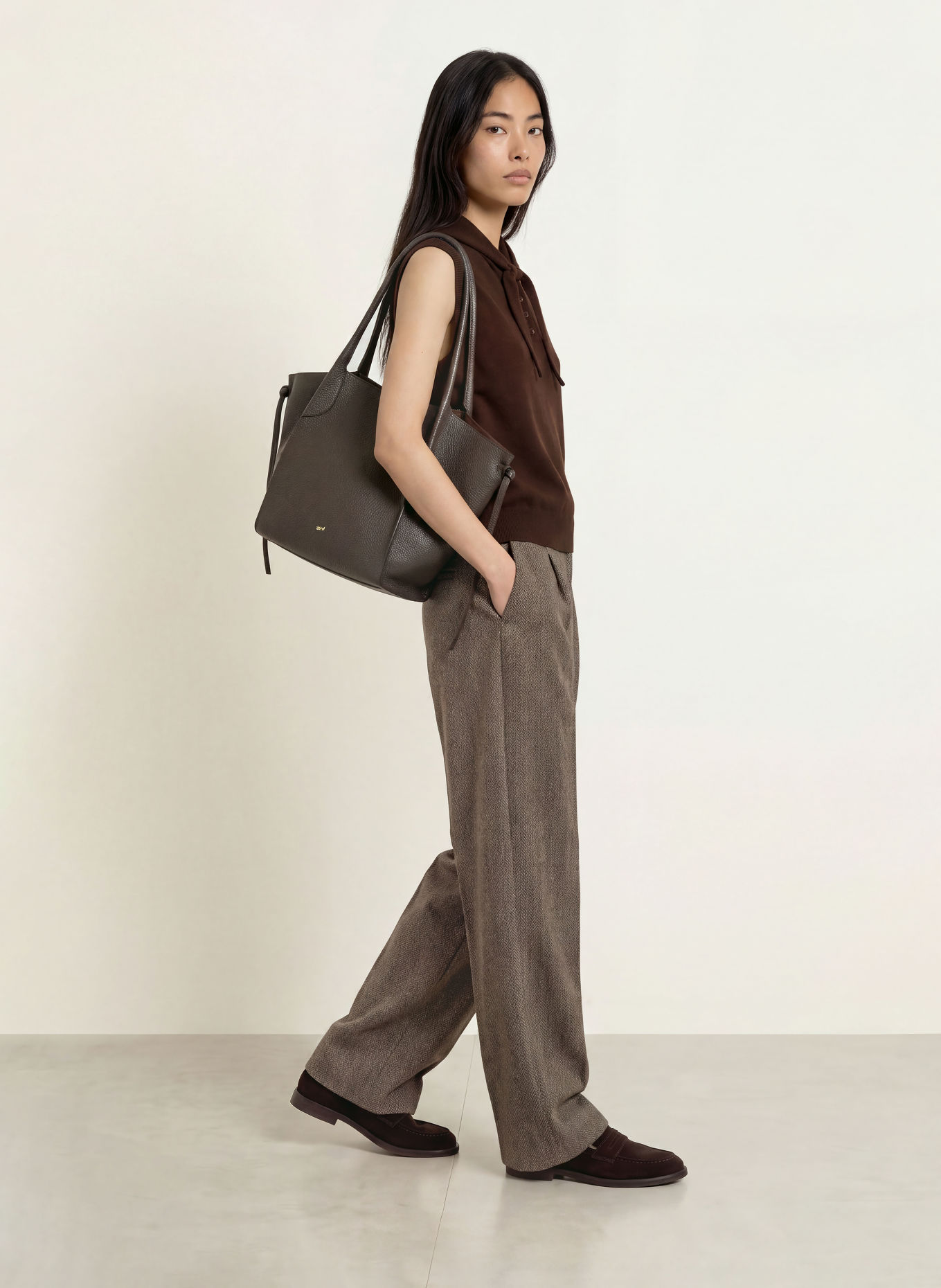 Smith & Soul Sweater vest with bow: DARK BROWN
