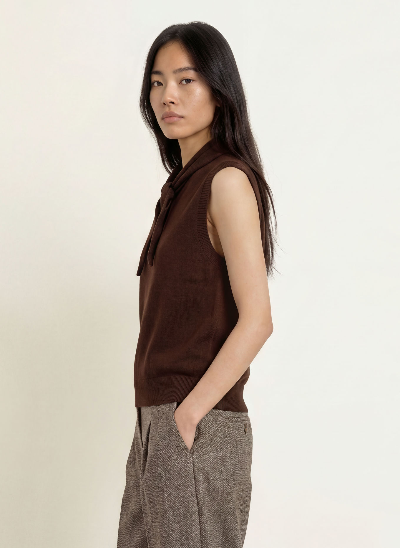 Smith & Soul Sweater vest with bow: DARK BROWN