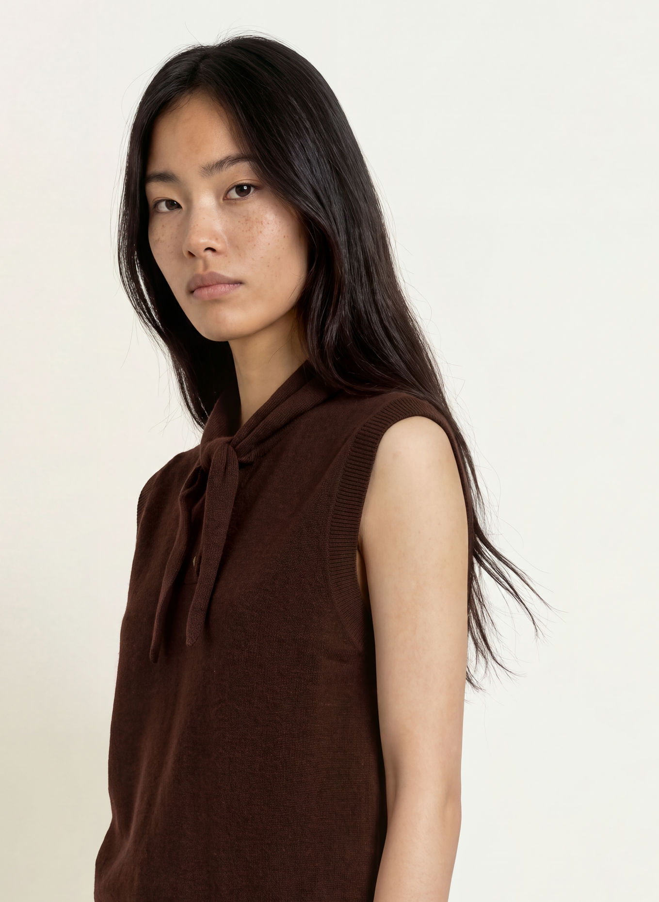 Smith & Soul Sweater vest with bow: DARK BROWN