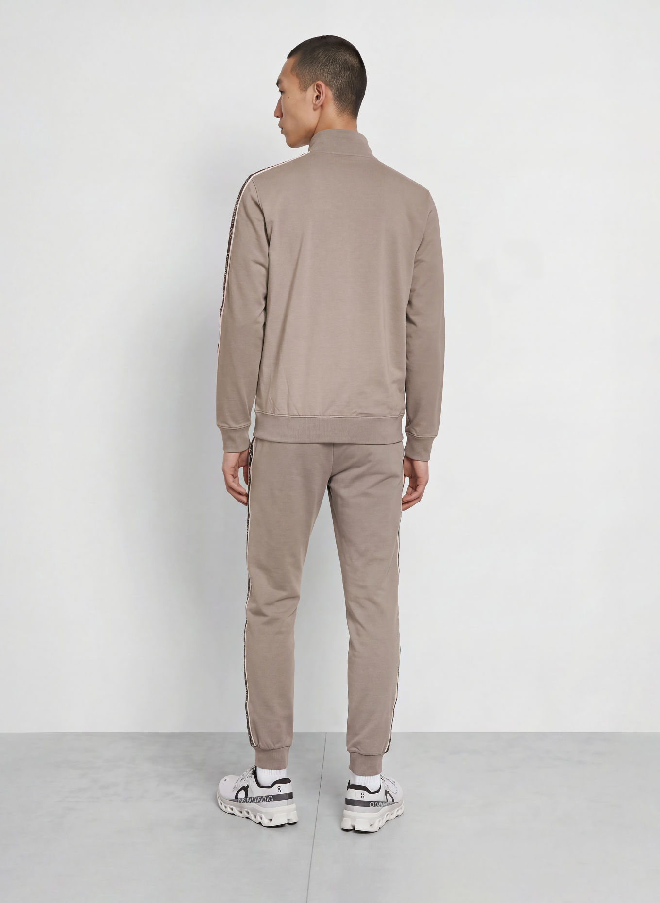EA7 EMPORIO ARMANI Sweatvest TRAIN LOGO: TAUPE / CRÈME