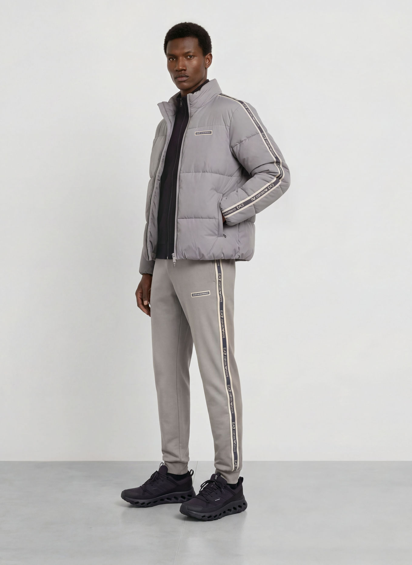 EA7 EMPORIO ARMANI Sweatpants: GRAU