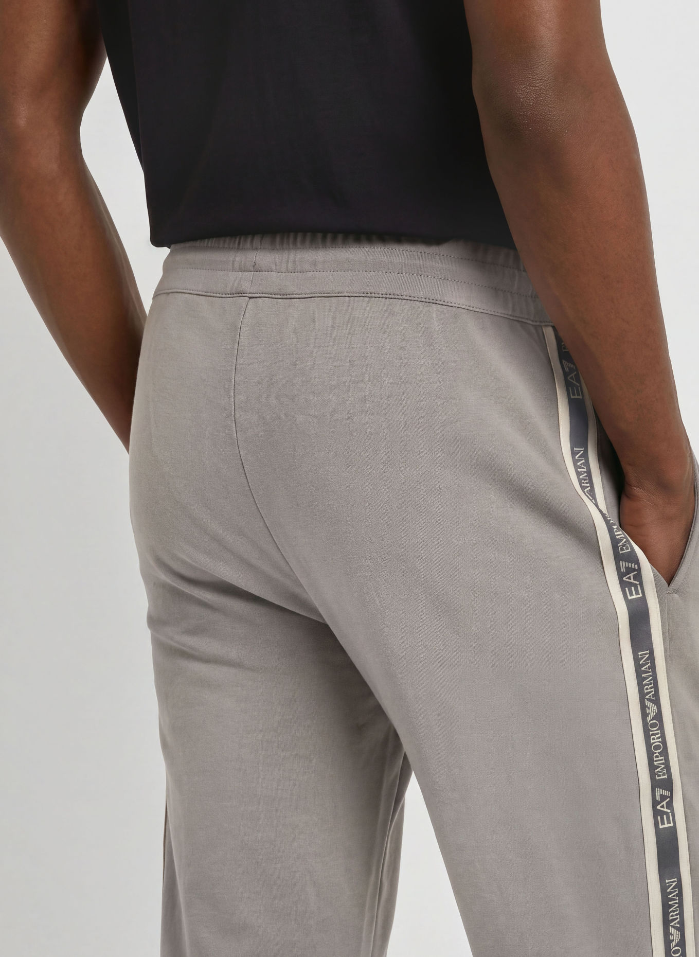EA7 EMPORIO ARMANI Sweatpants: GRAU
