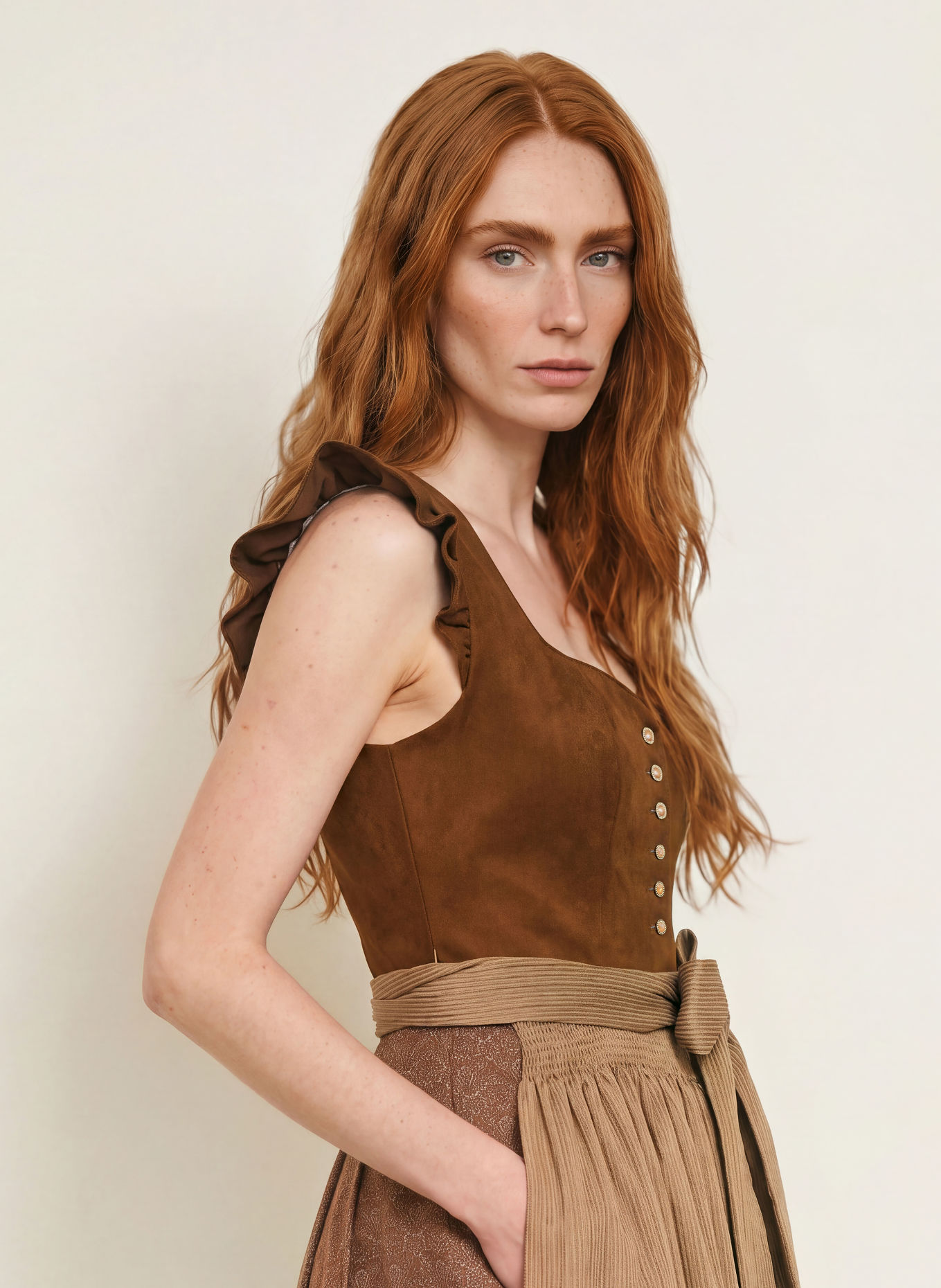 KRÜGER Dirndl met ruches: BRUIN / LICHTBRUIN