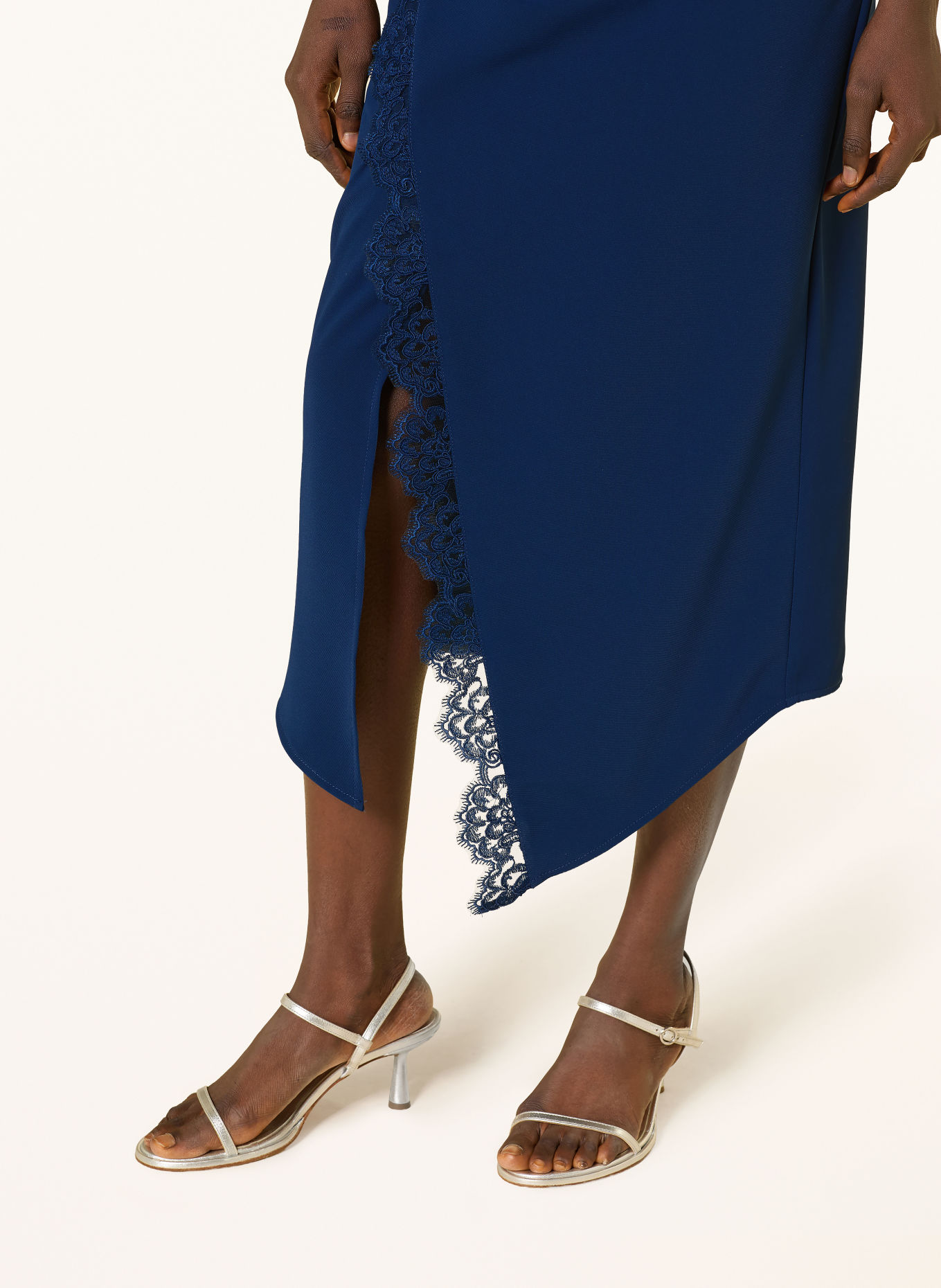 LIPSY Robe de cocktail en dentelle: BLEU FONCÉ