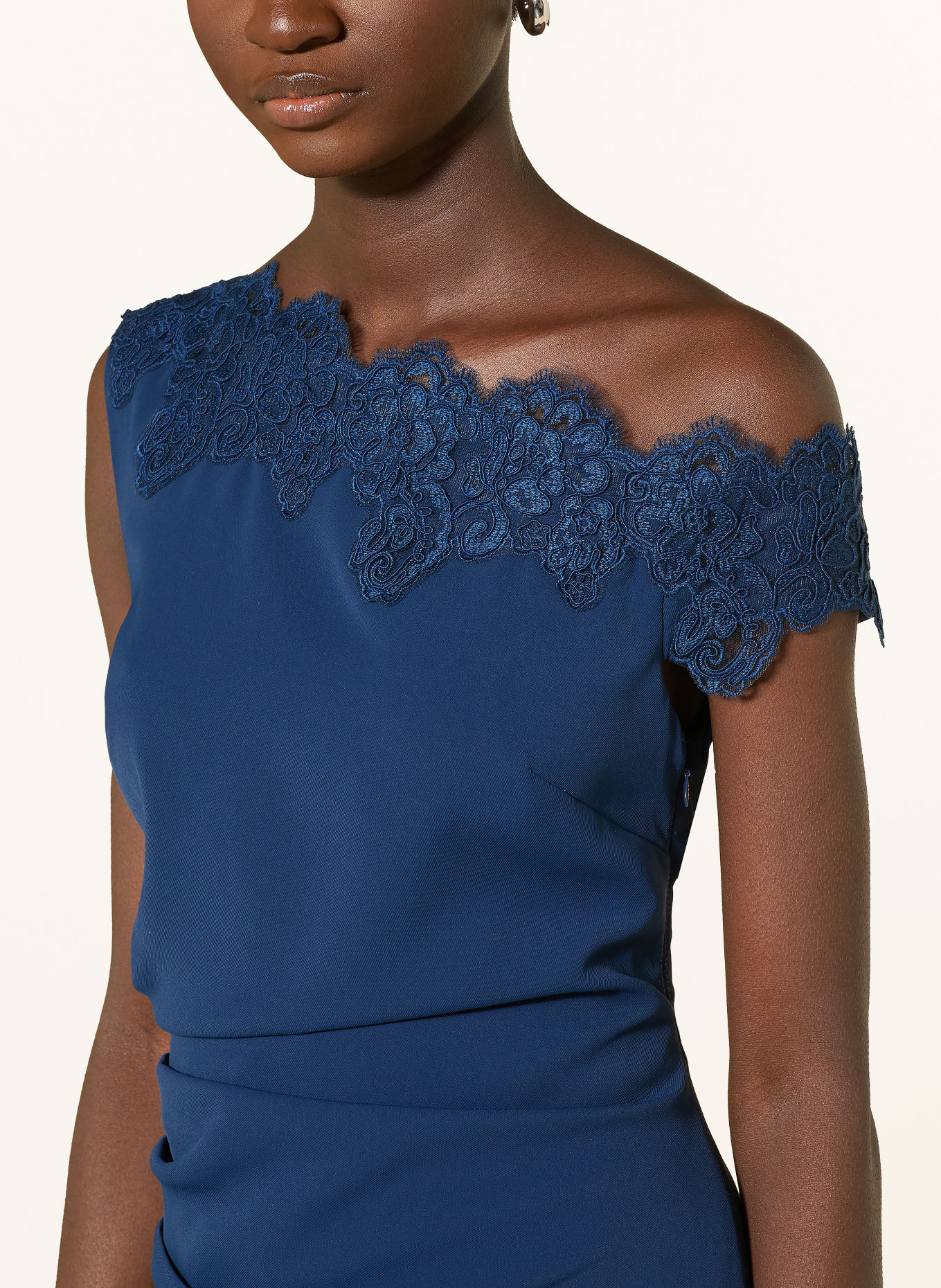 LIPSY Robe de cocktail en dentelle: BLEU FONCÉ