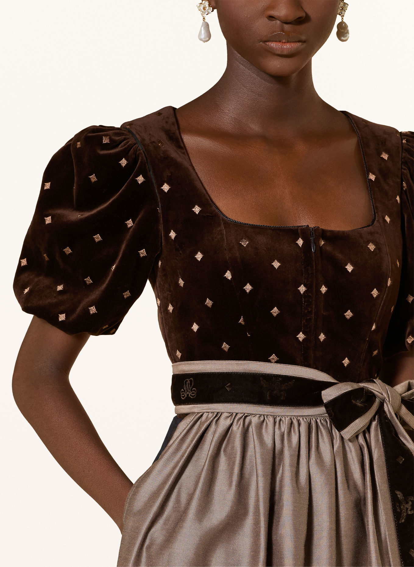 AlpenHERZ Dirndl with removable sleeves: DARK BROWN / LIGHT BROWN