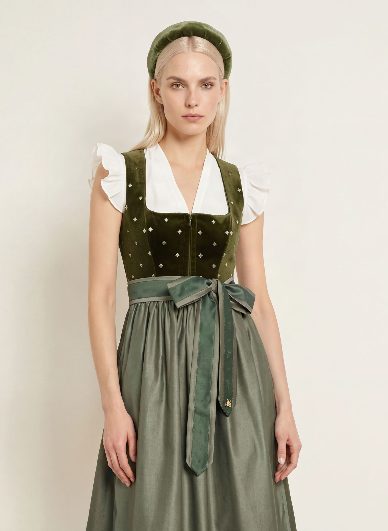 AlpenHERZ Dirndl: OLIV