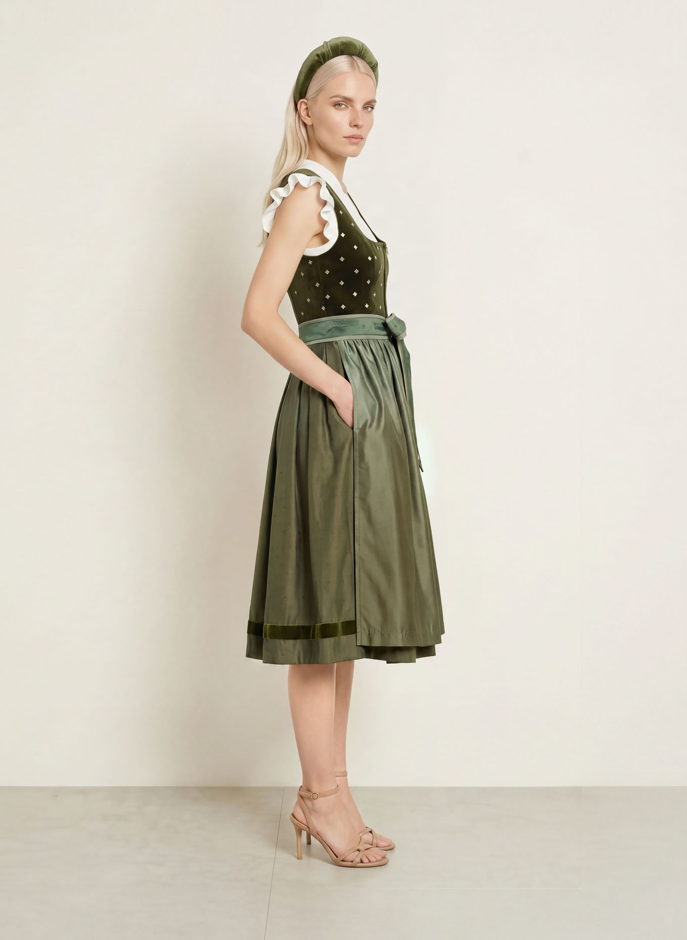AlpenHERZ Dirndl: OLIV