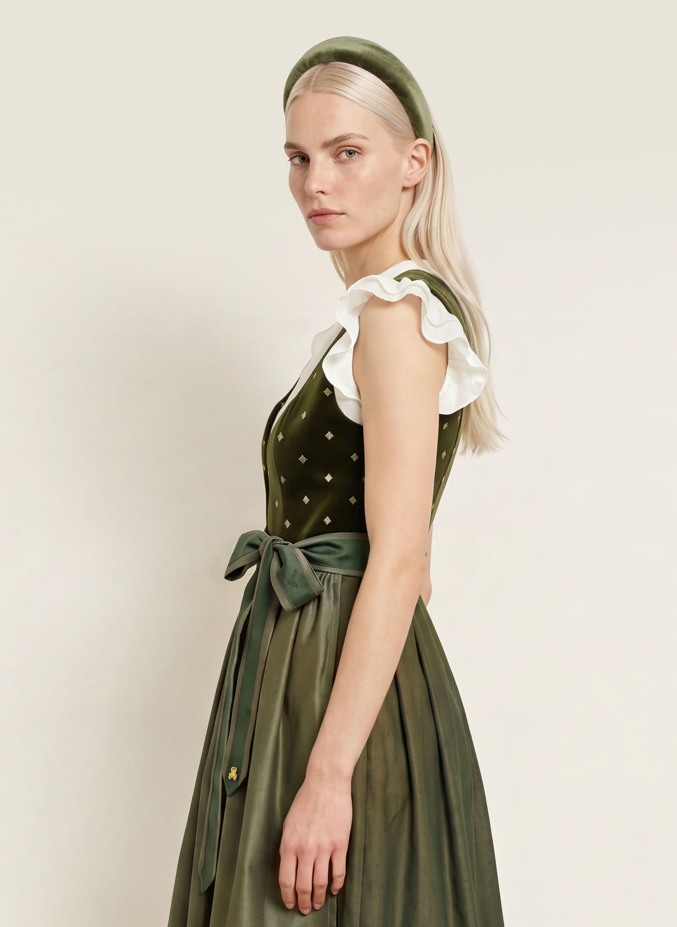 AlpenHERZ Dirndl: OLIV
