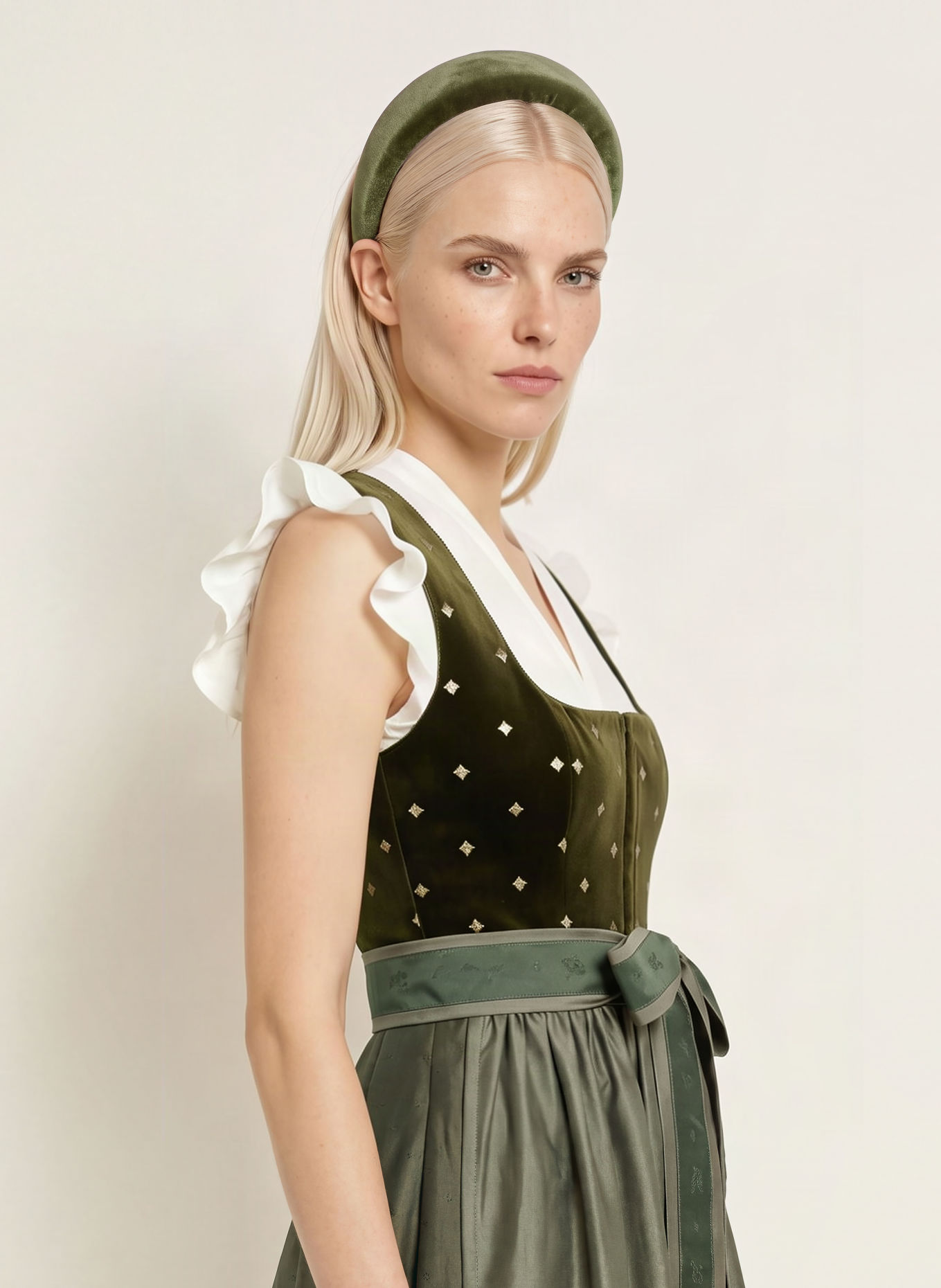 AlpenHERZ Dirndl: OLIV