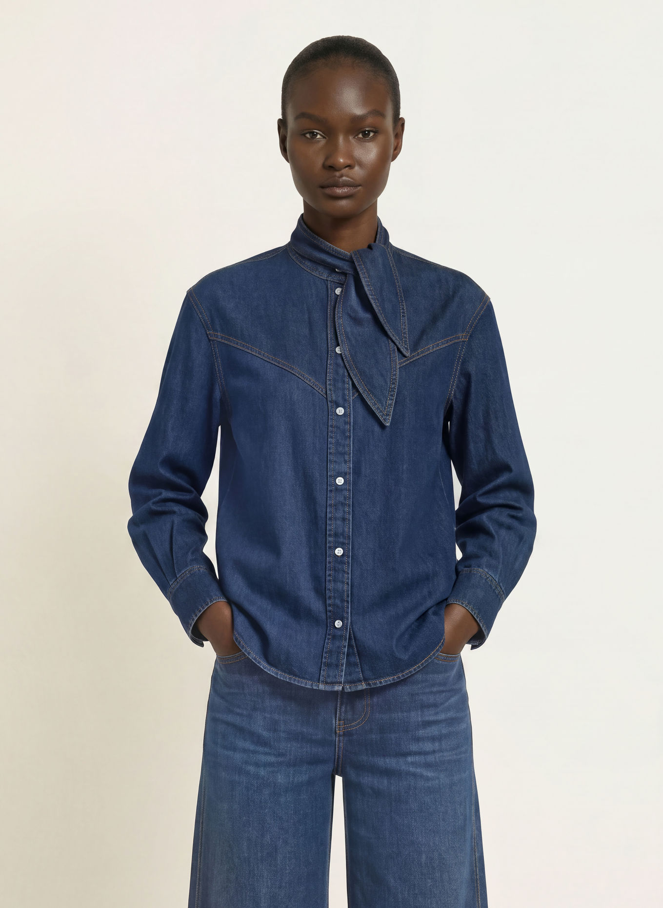 Veronica Beard Denimblouse GENETTA met afneembare strik: DONKERBLAUW