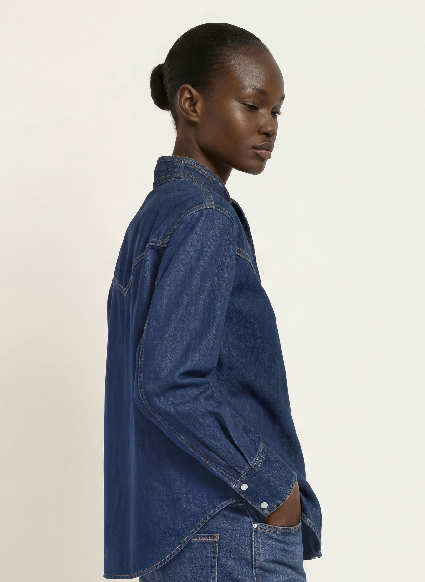 Veronica Beard Denimblouse GENETTA met afneembare strik: DONKERBLAUW