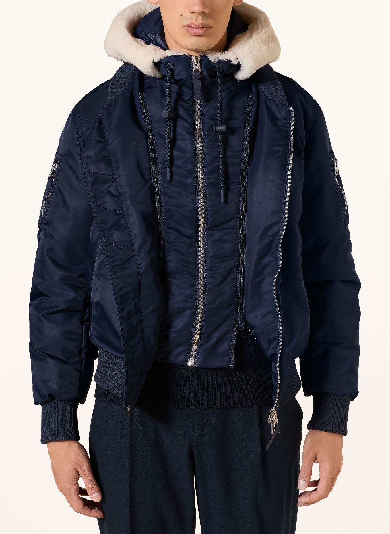 Mackage Blouson en duvet AUGUST-Z avec capuche amovible: BLEU FONCÉ / ÉCRU