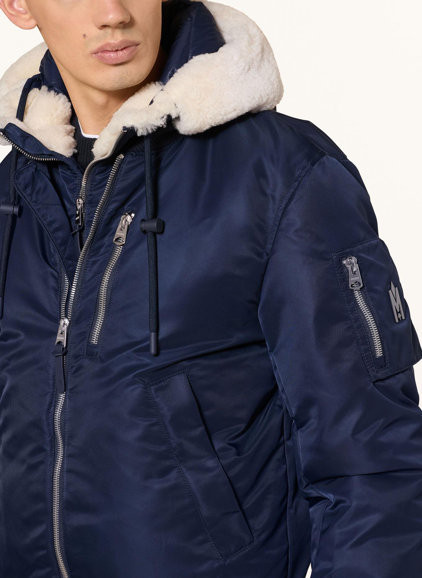 Mackage Blouson en duvet AUGUST-Z avec capuche amovible: BLEU FONCÉ / ÉCRU