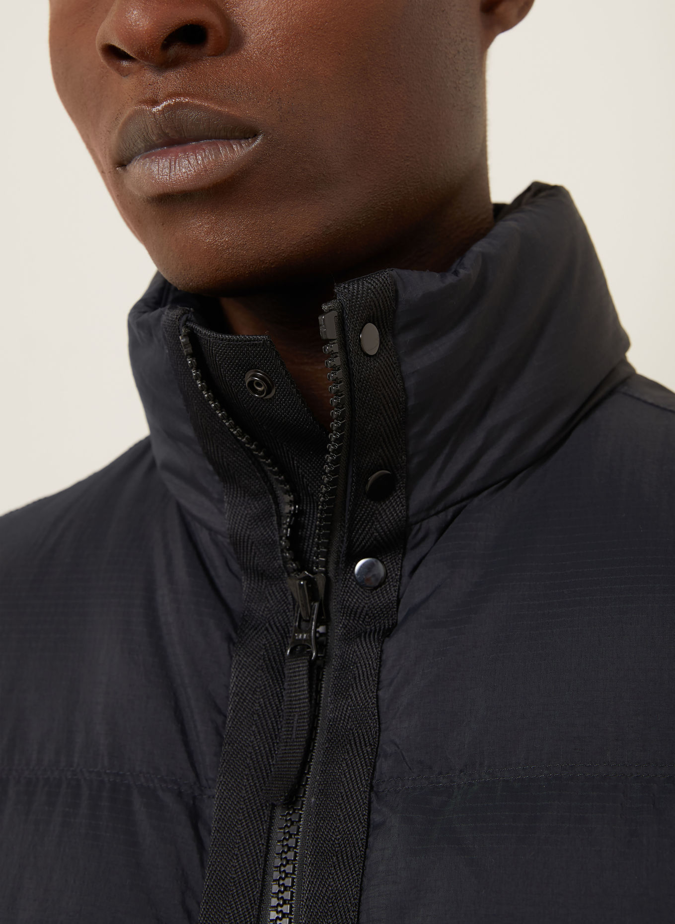 STONE ISLAND Daunenweste: SCHWARZ