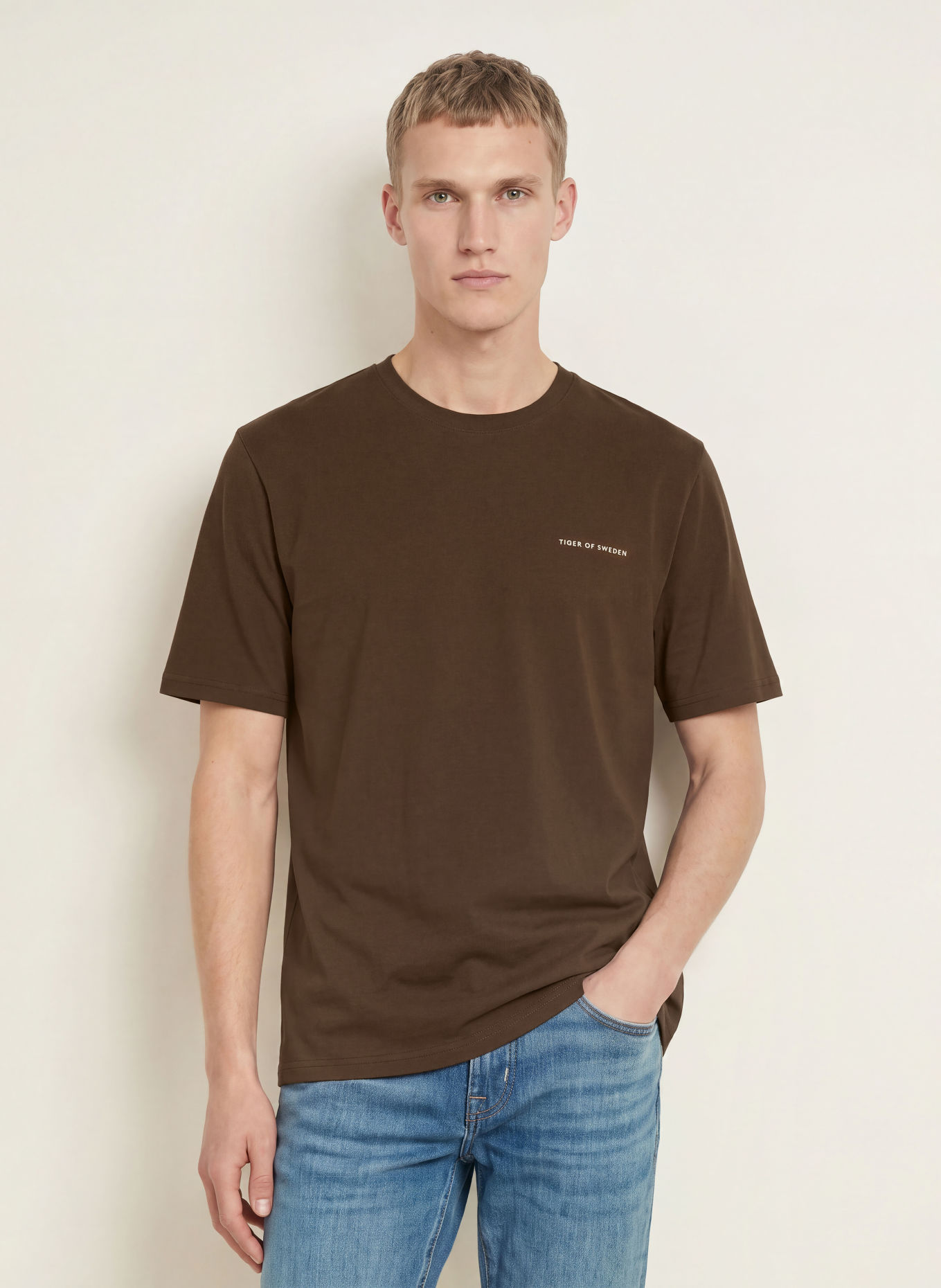 TIGER OF SWEDEN T-shirt PRO: MARRON FONCÉ / WIT