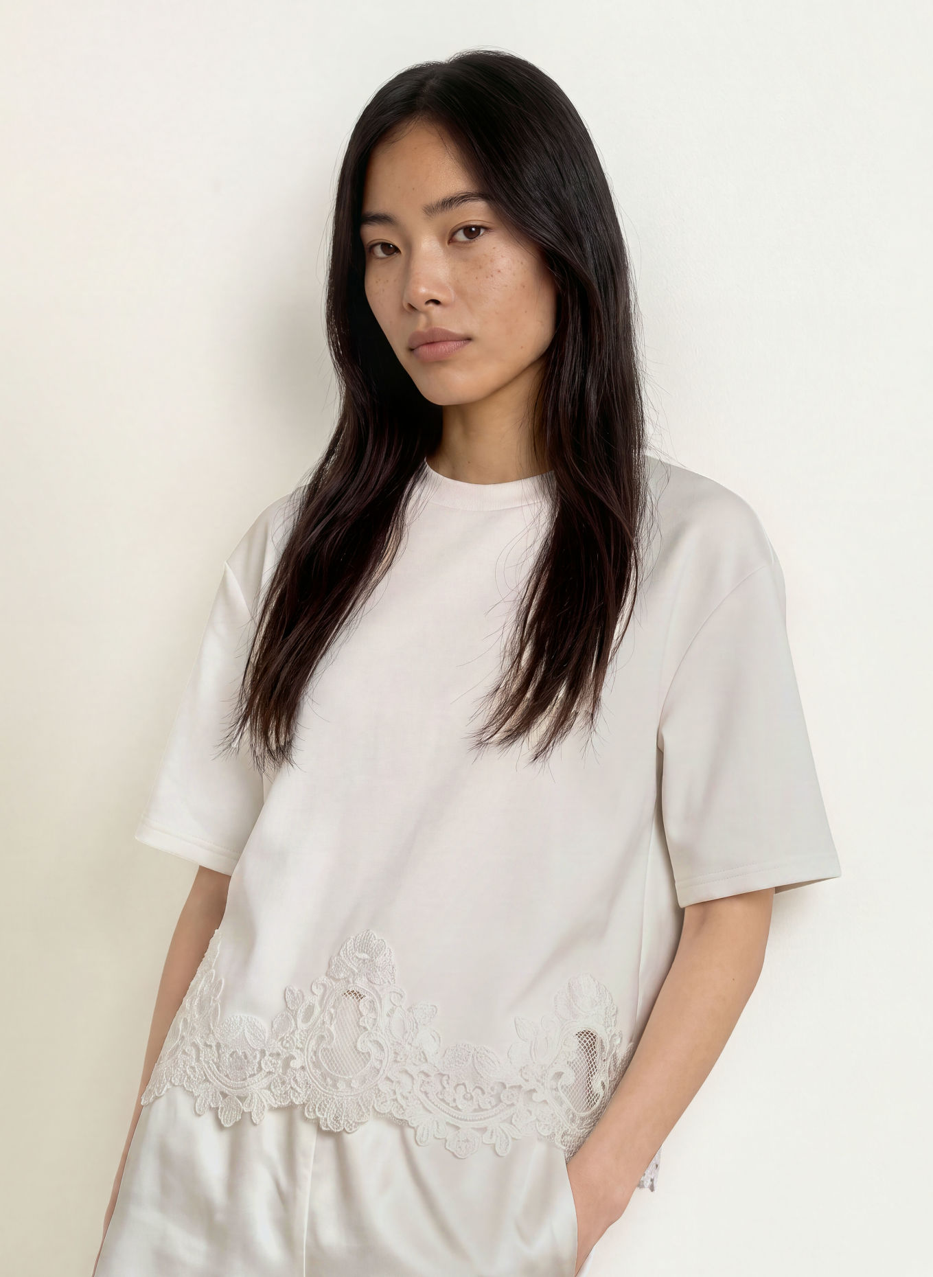 NEO NOIR T-Shirt IRIA mit Spitze: WEISS