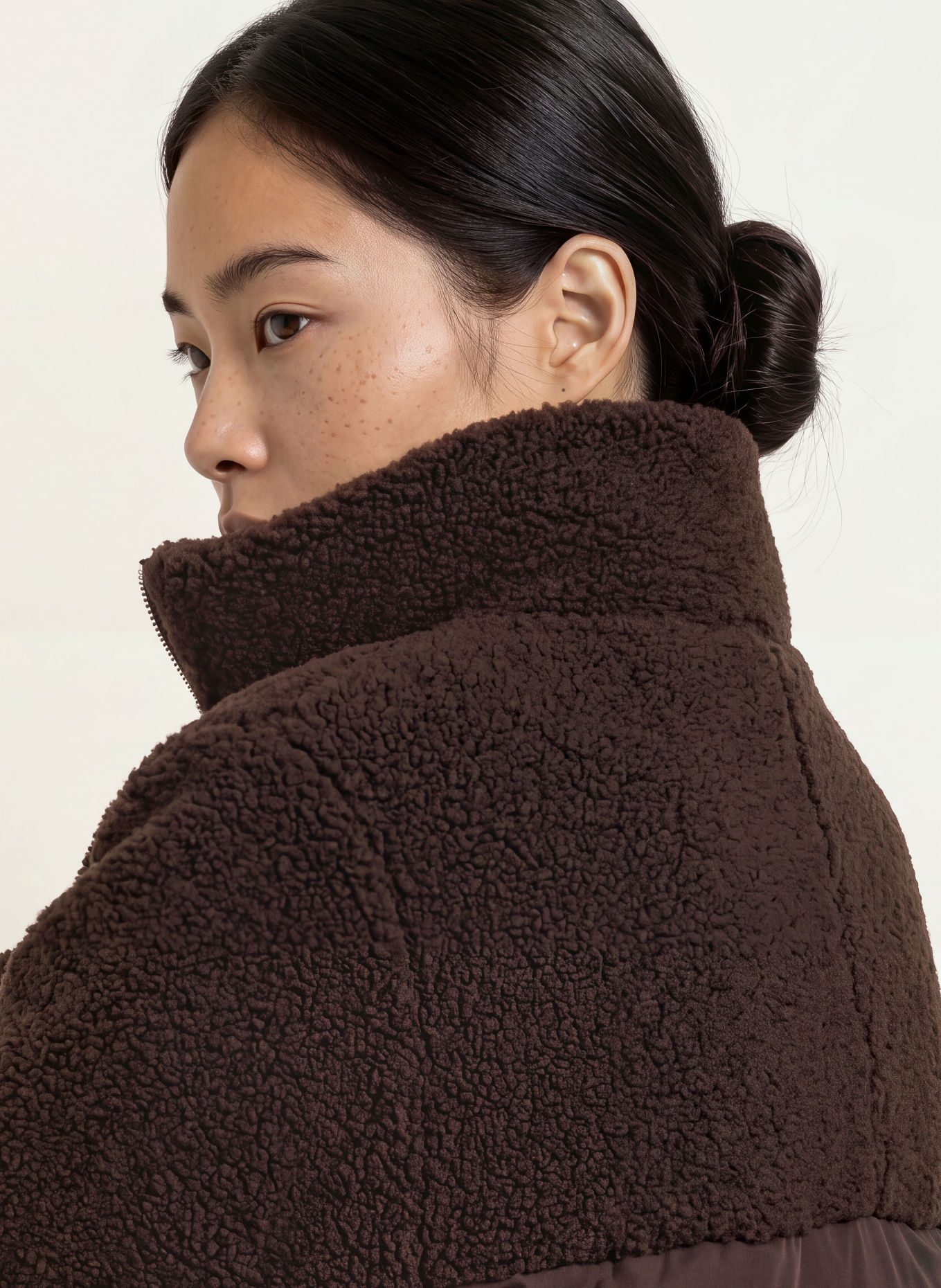 OPUS Kunstpelz-Jacke HAZY im Materialmix: DUNKELBRAUN