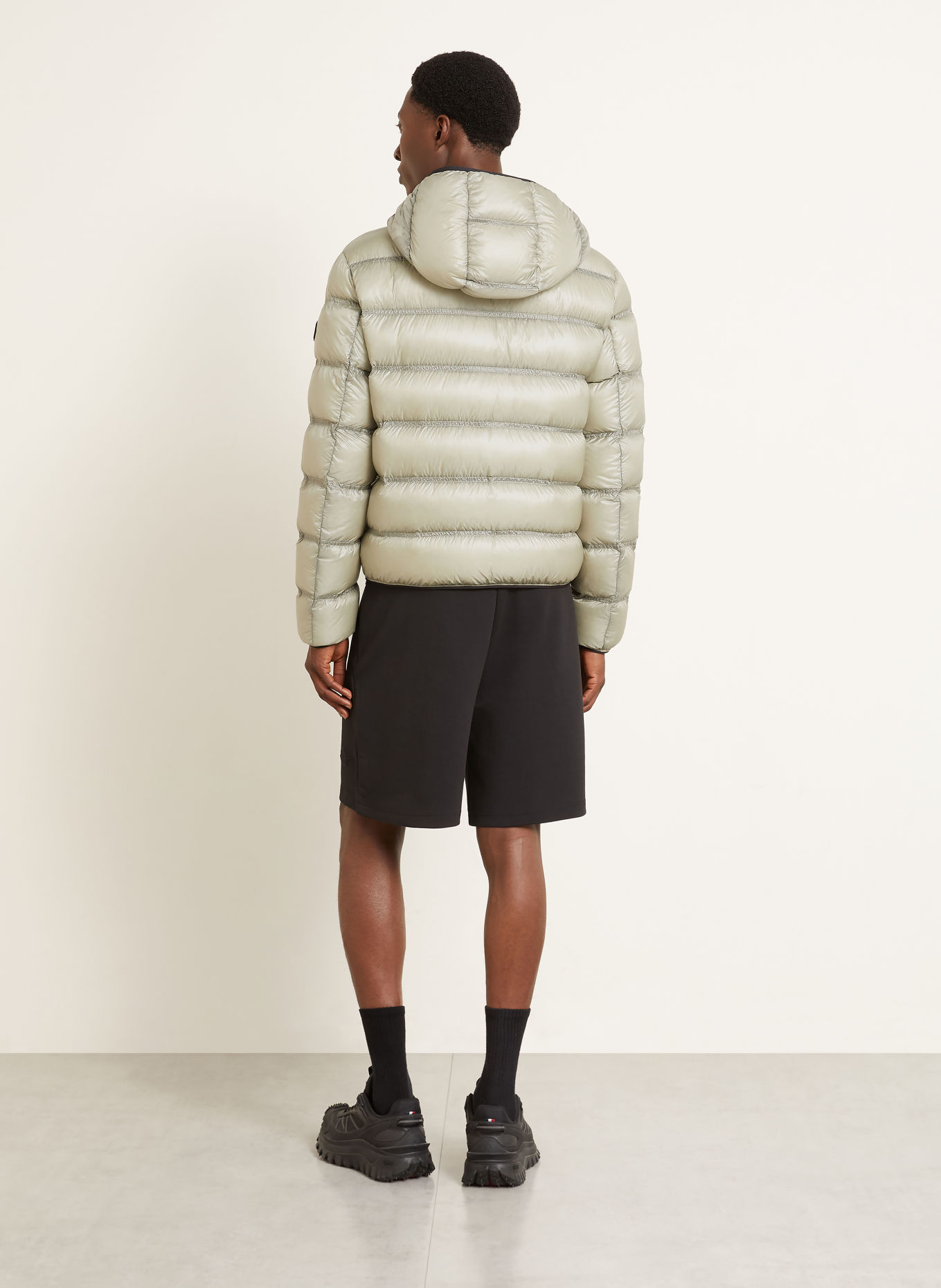 MONCLER Lehká péřová bunda GUADIANA: SVĚTLE ŠEDÁ / ČERNÁ
