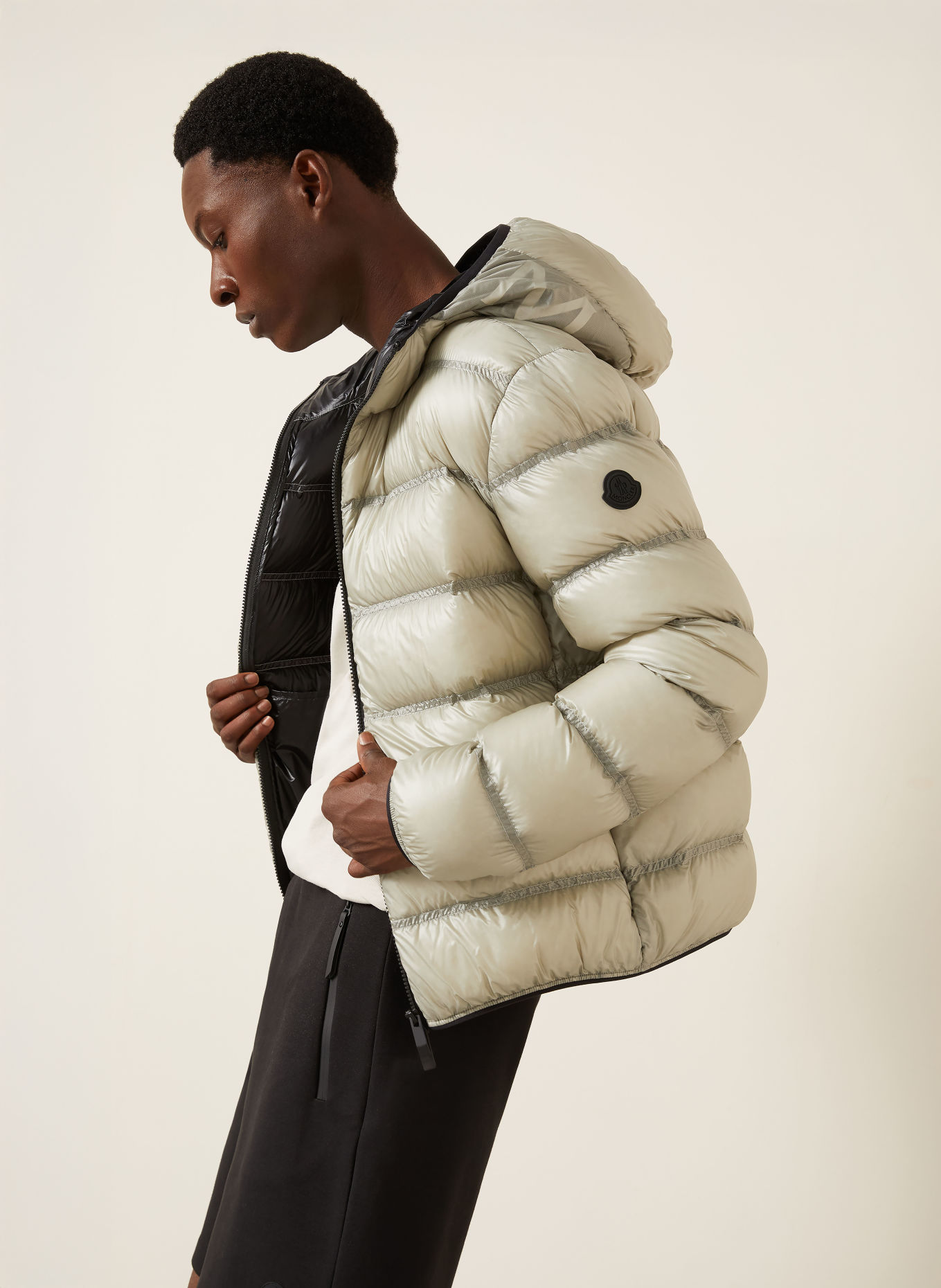 MONCLER Lehká péřová bunda GUADIANA: SVĚTLE ŠEDÁ / ČERNÁ