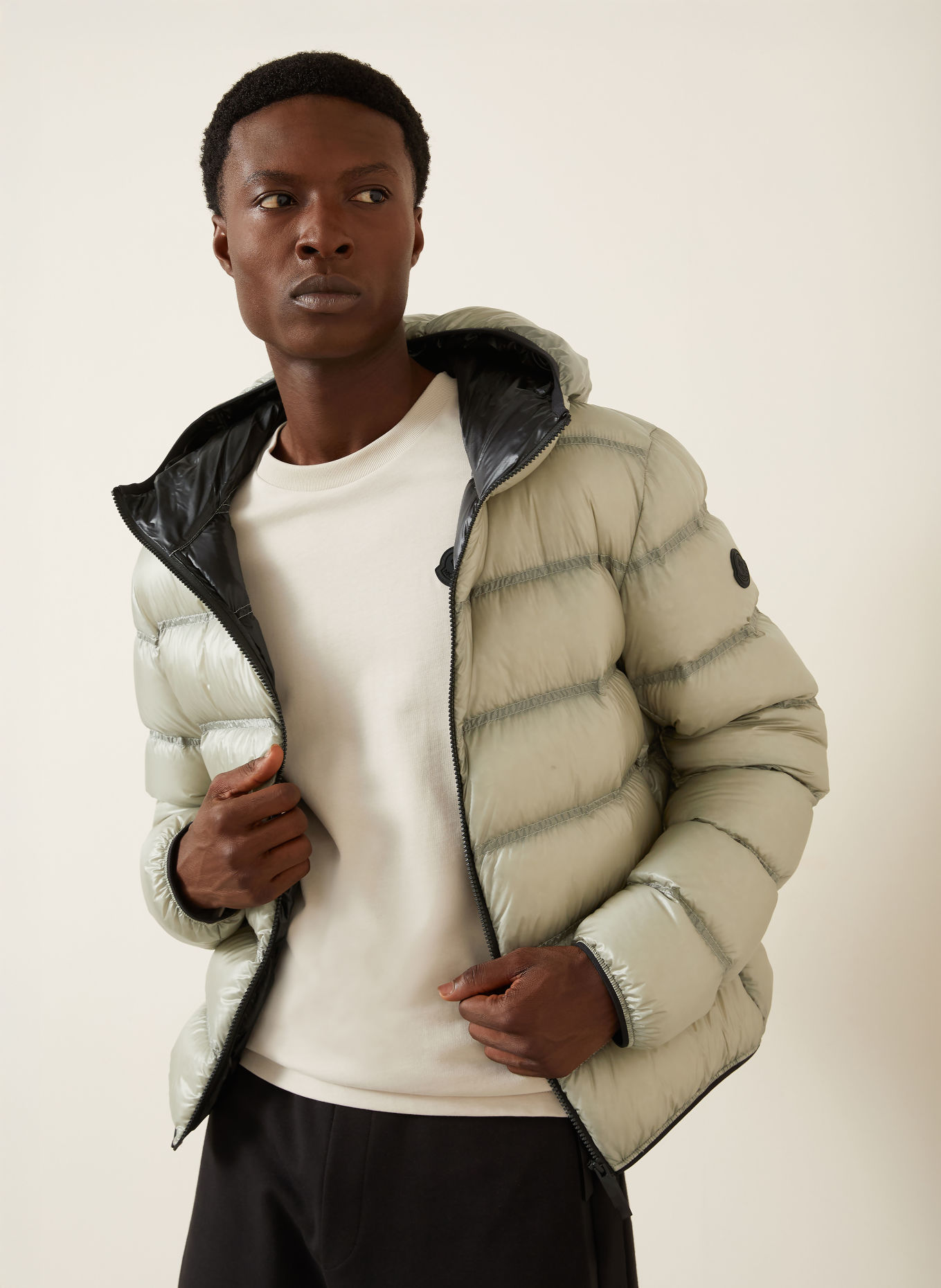 MONCLER Lehká péřová bunda GUADIANA: SVĚTLE ŠEDÁ / ČERNÁ