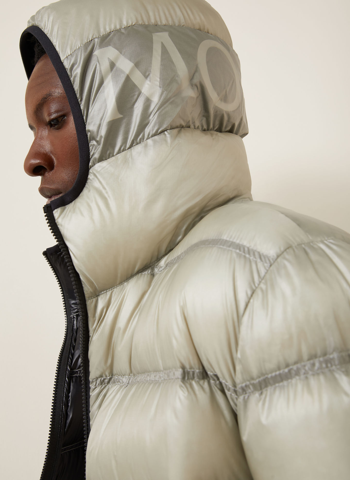 MONCLER Lehká péřová bunda GUADIANA: SVĚTLE ŠEDÁ / ČERNÁ