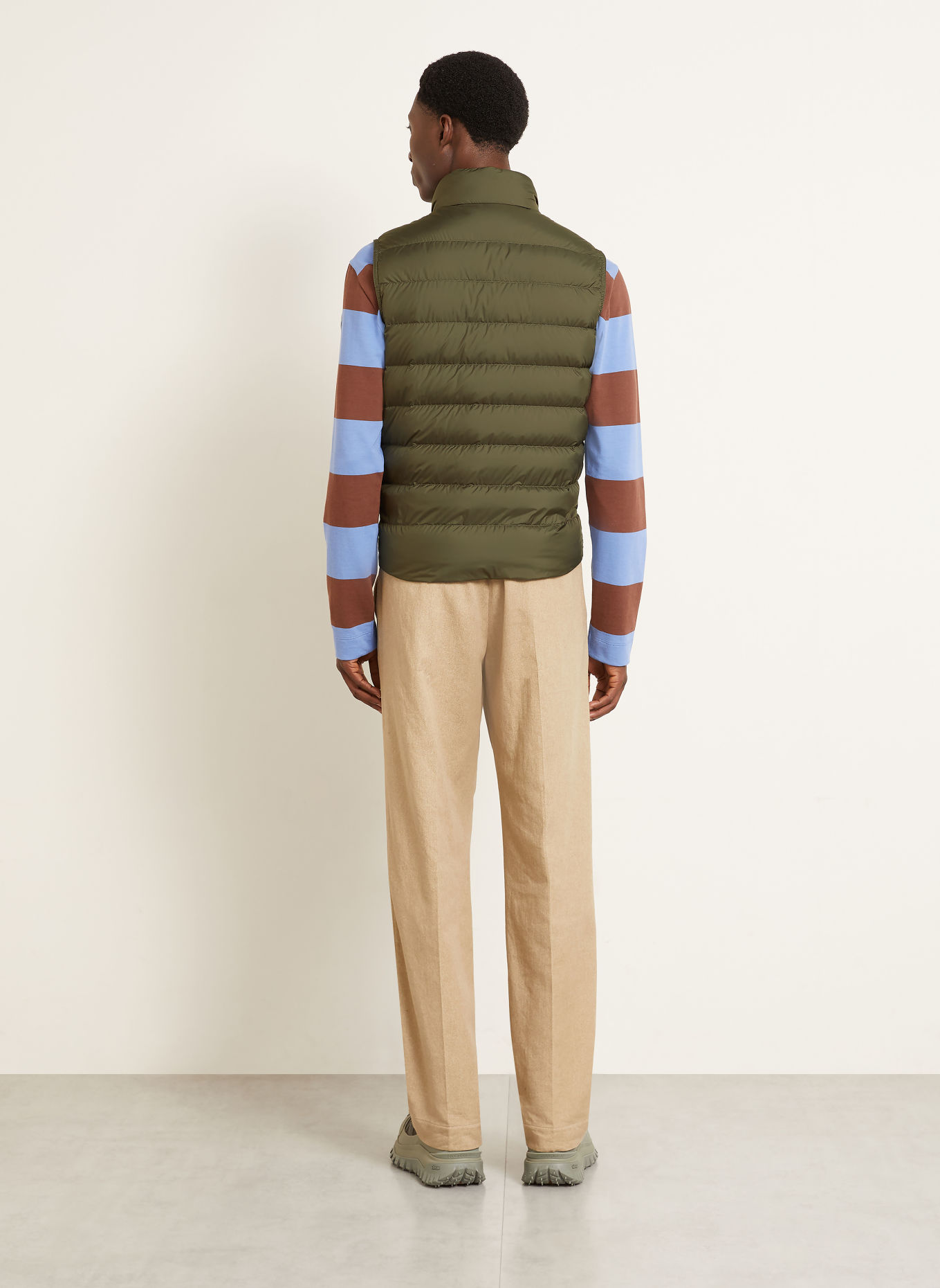 MONCLER Lehká péřová vesta TREOMPAN: KHAKI
