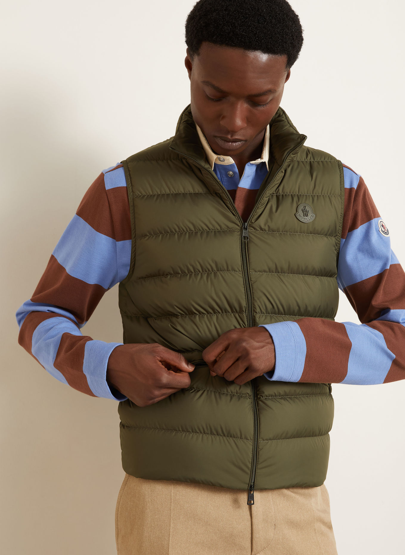 MONCLER Lehká péřová vesta TREOMPAN: KHAKI