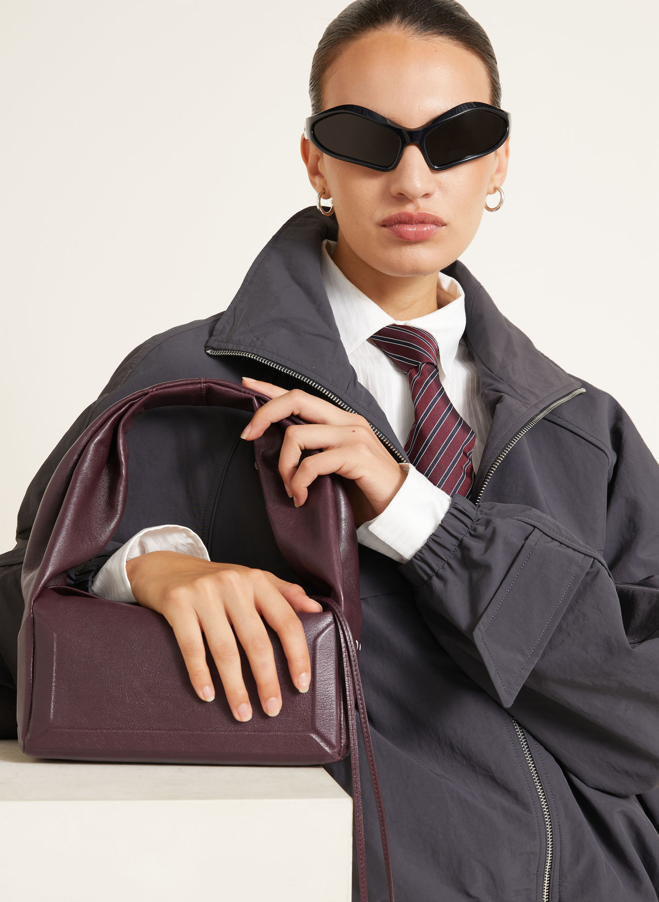 Maison Margiela Kabelka BOX BAG EAST WEST SMALL: TMAVĚ ČERVENÁ