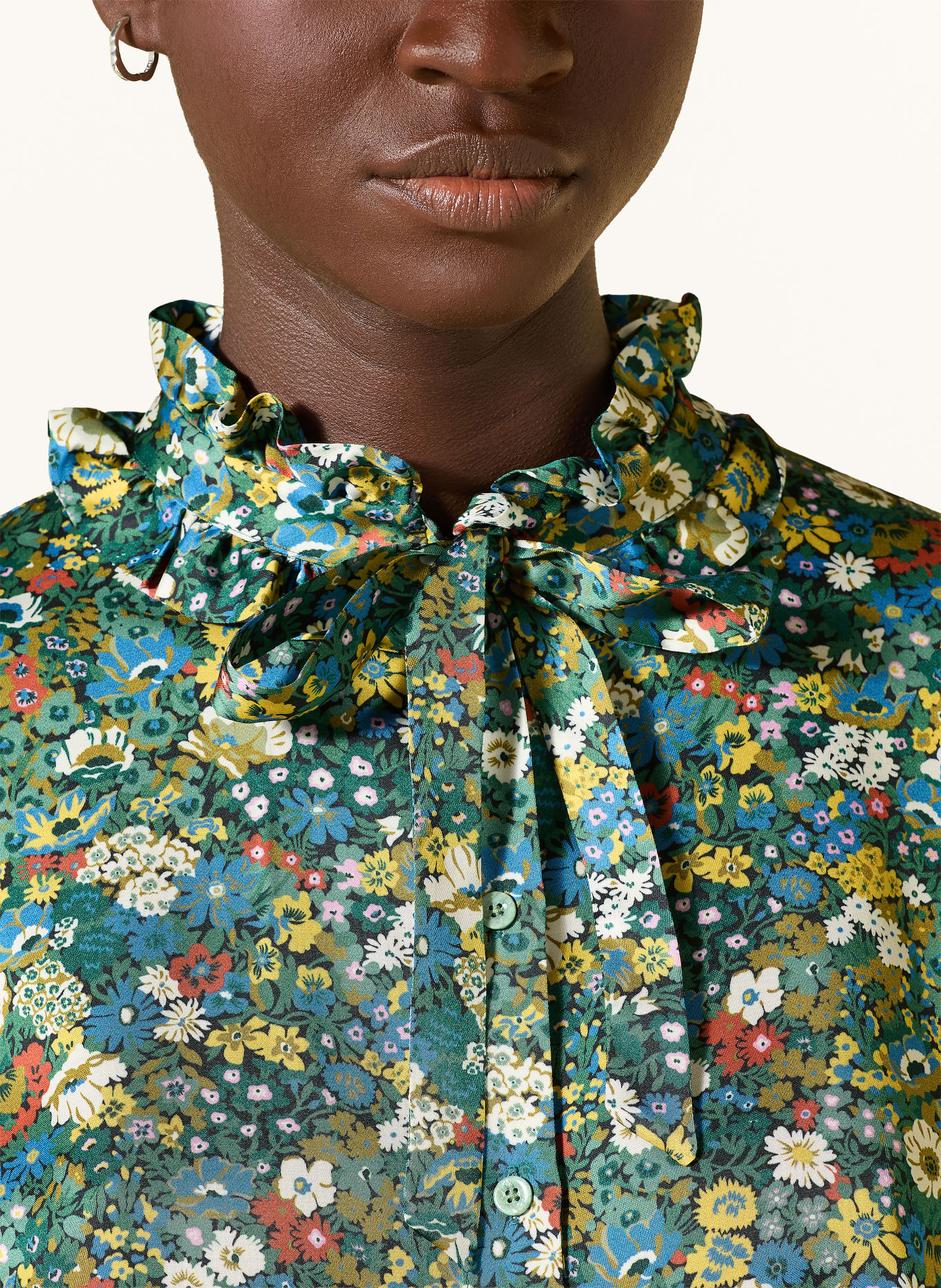 Rich & Royal Blouse with ruffles: GREEN / BLUE / WHITE