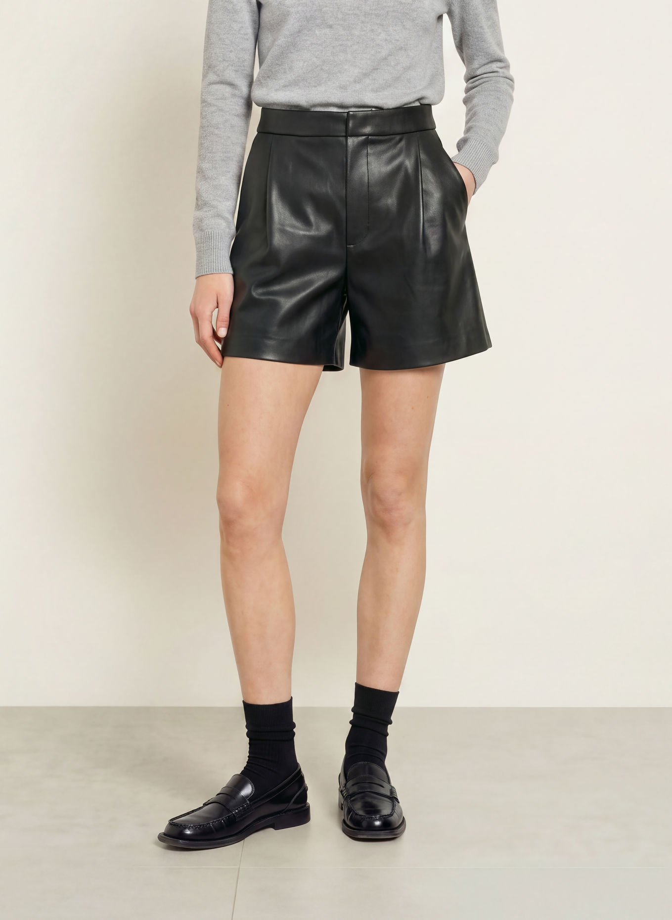 Rich & Royal Shorts i læderlook: SORT