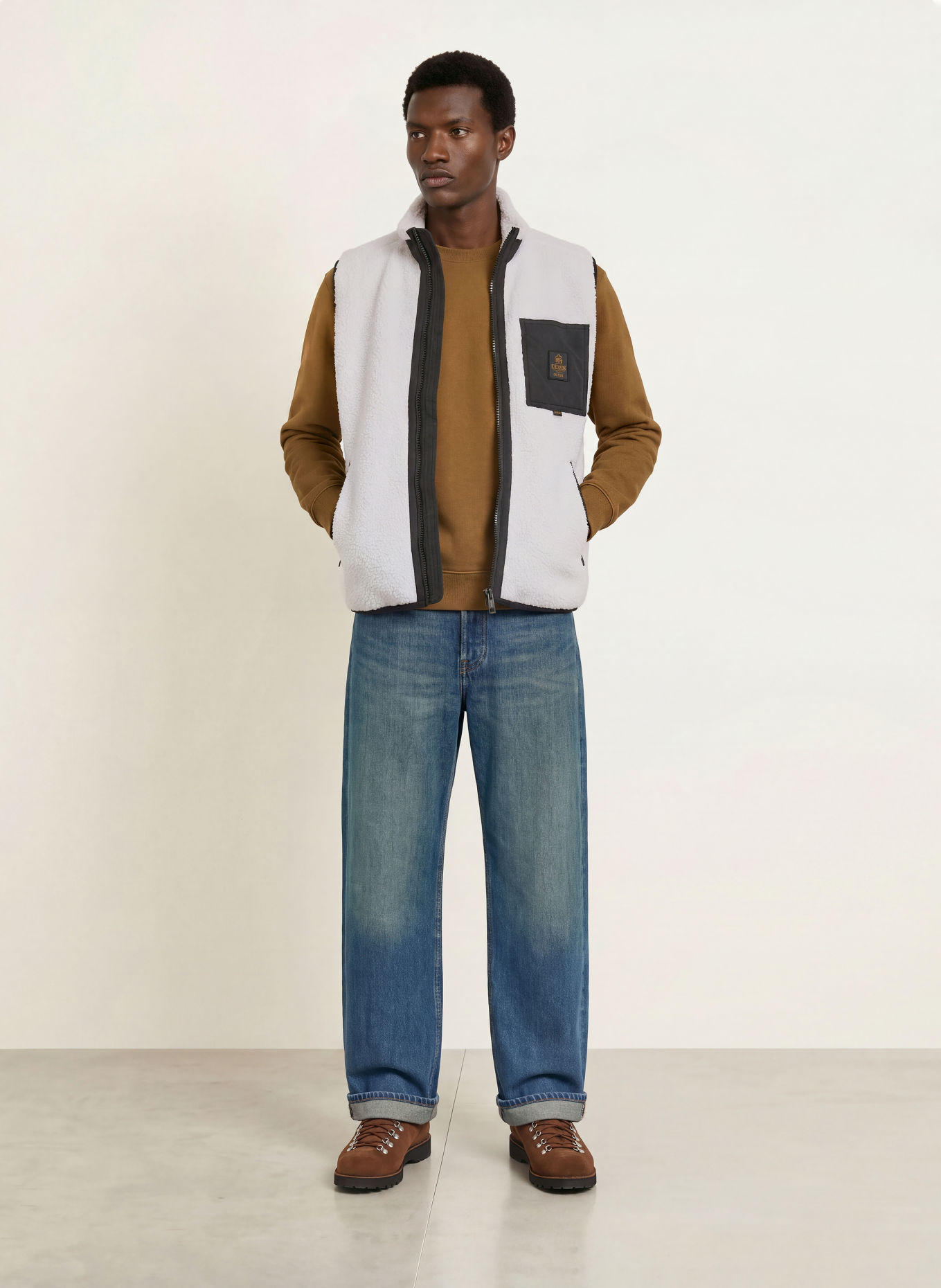 RefrigiWear Teddyfell-Weste YOSEMITE: WEISS / SCHWARZ