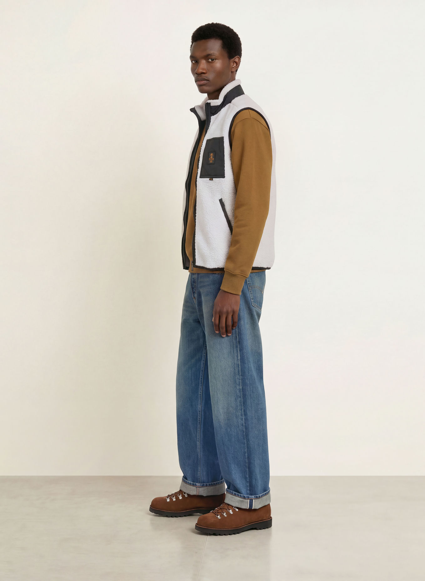 RefrigiWear Teddyfell-Weste YOSEMITE: WEISS / SCHWARZ