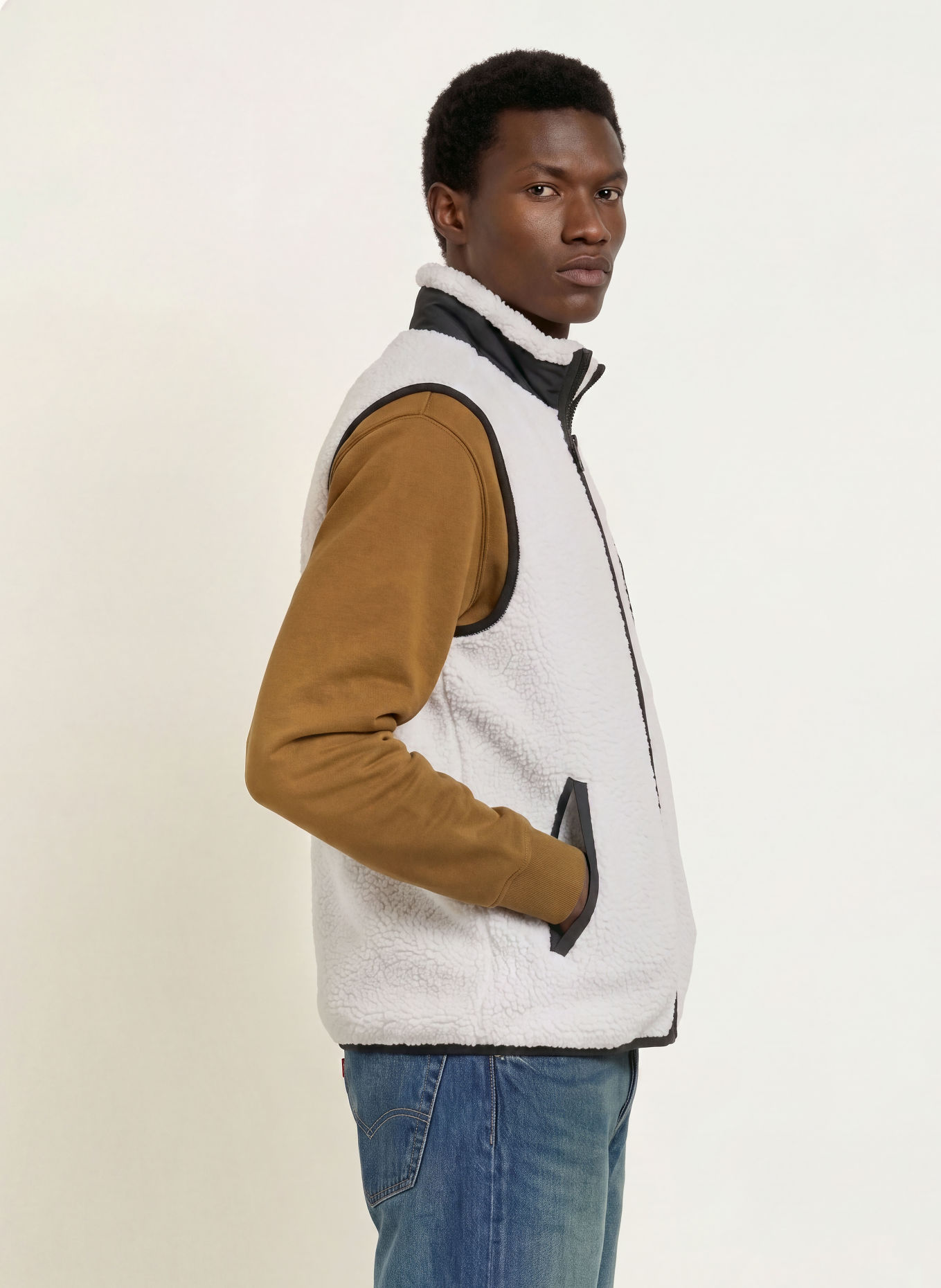 RefrigiWear Teddyfell-Weste YOSEMITE: WEISS / SCHWARZ
