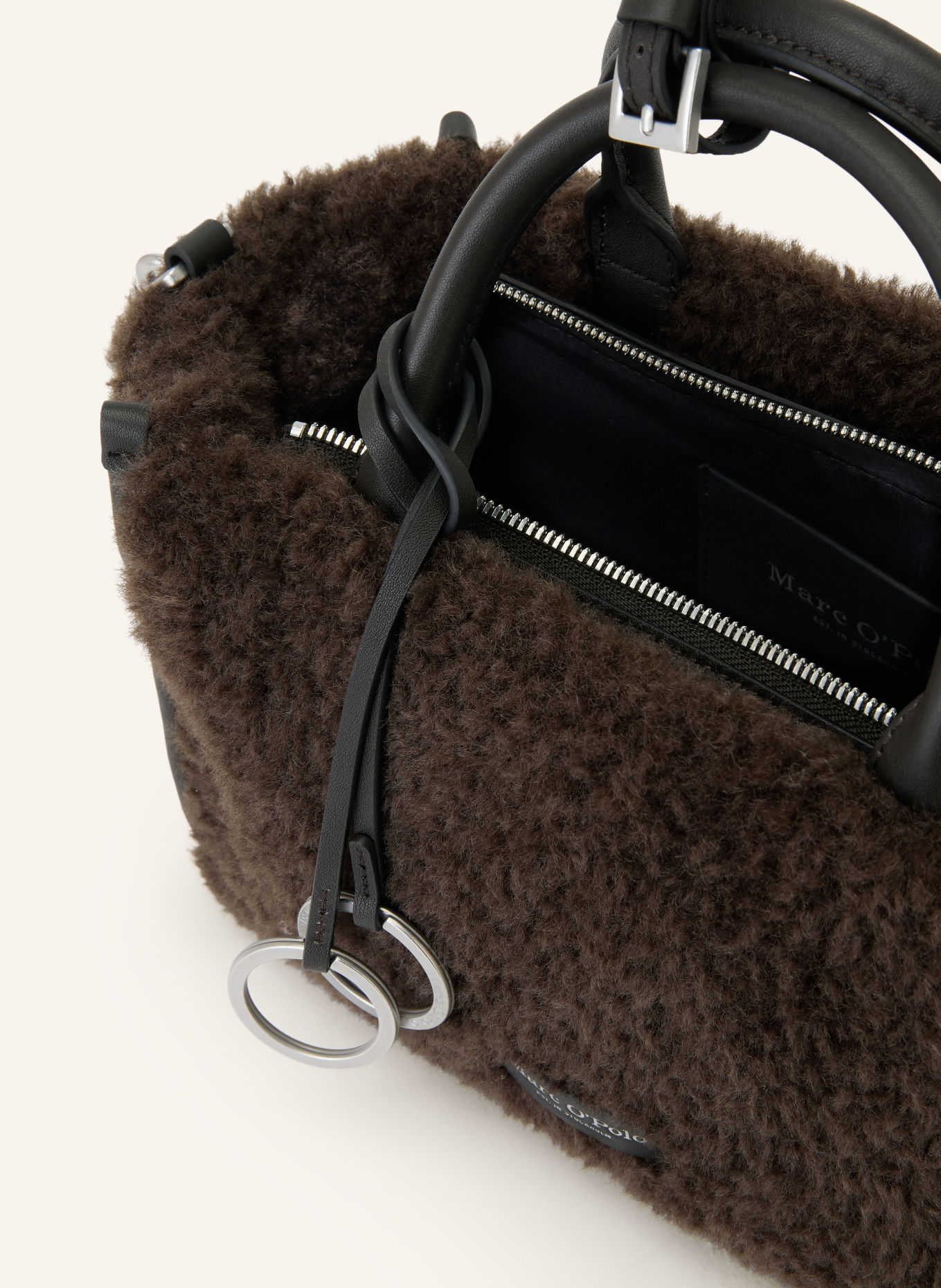 Marc O'Polo Handtasche GLADYS aus Kunstfell: DUNKELBRAUN / SILBER