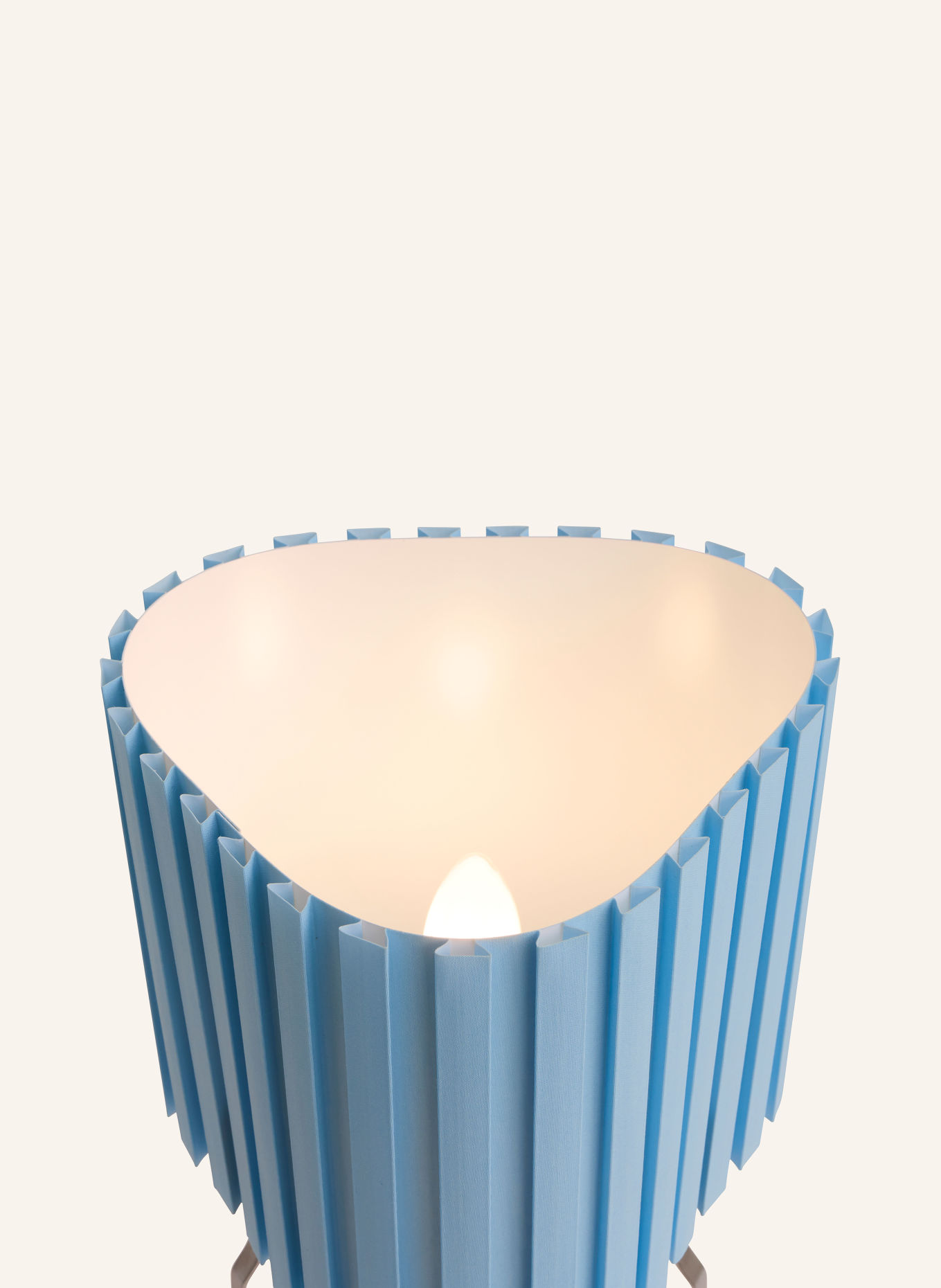 HAY Tischleuchte CANELÉ: HELLBLAU