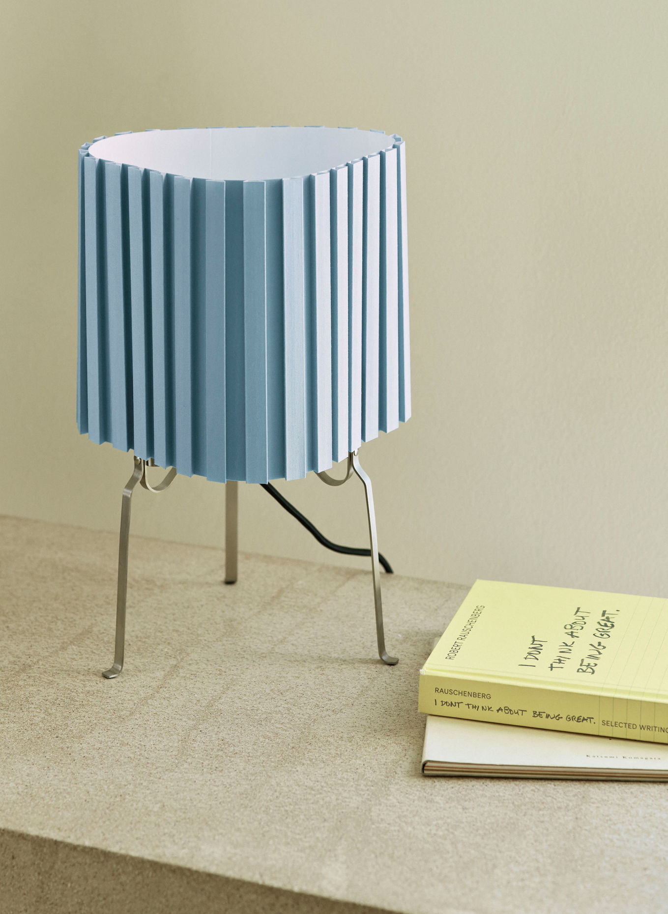 HAY Tischleuchte CANELÉ: HELLBLAU