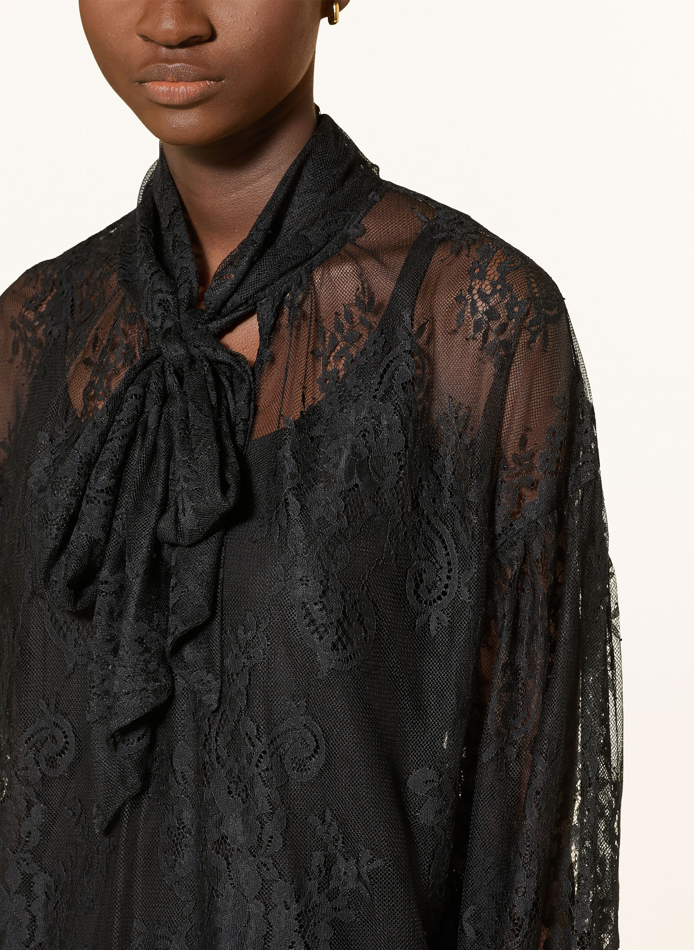 Joseph Ribkoff Strikblouse met strik van kant: ZWART