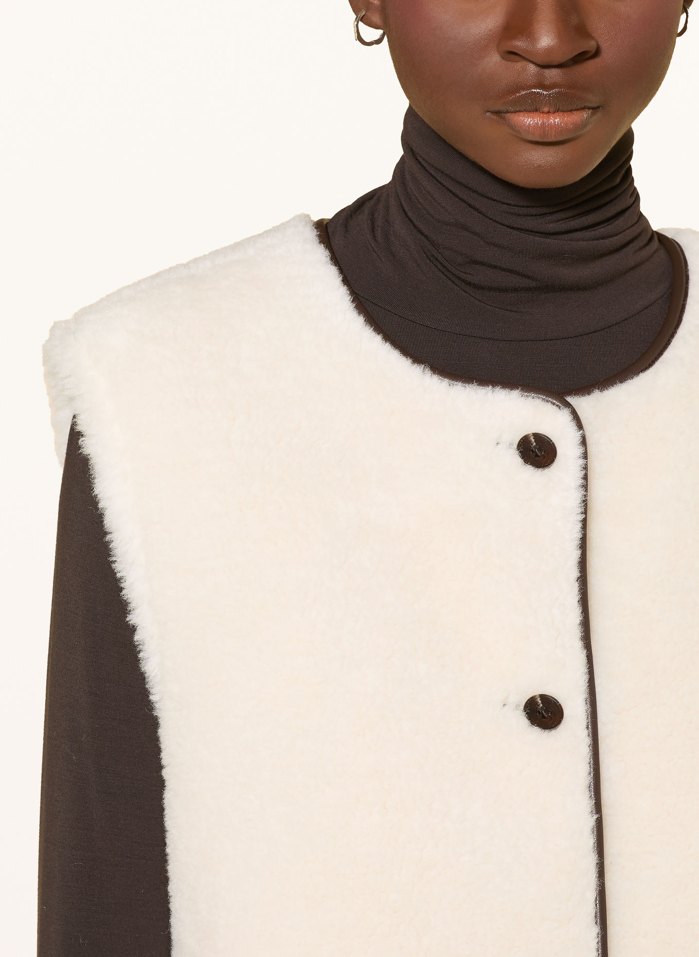 OPUS Veste sans manches réversible en fausse fourrure WASHEARLY: CRÈME / MARRON FONCÉ
