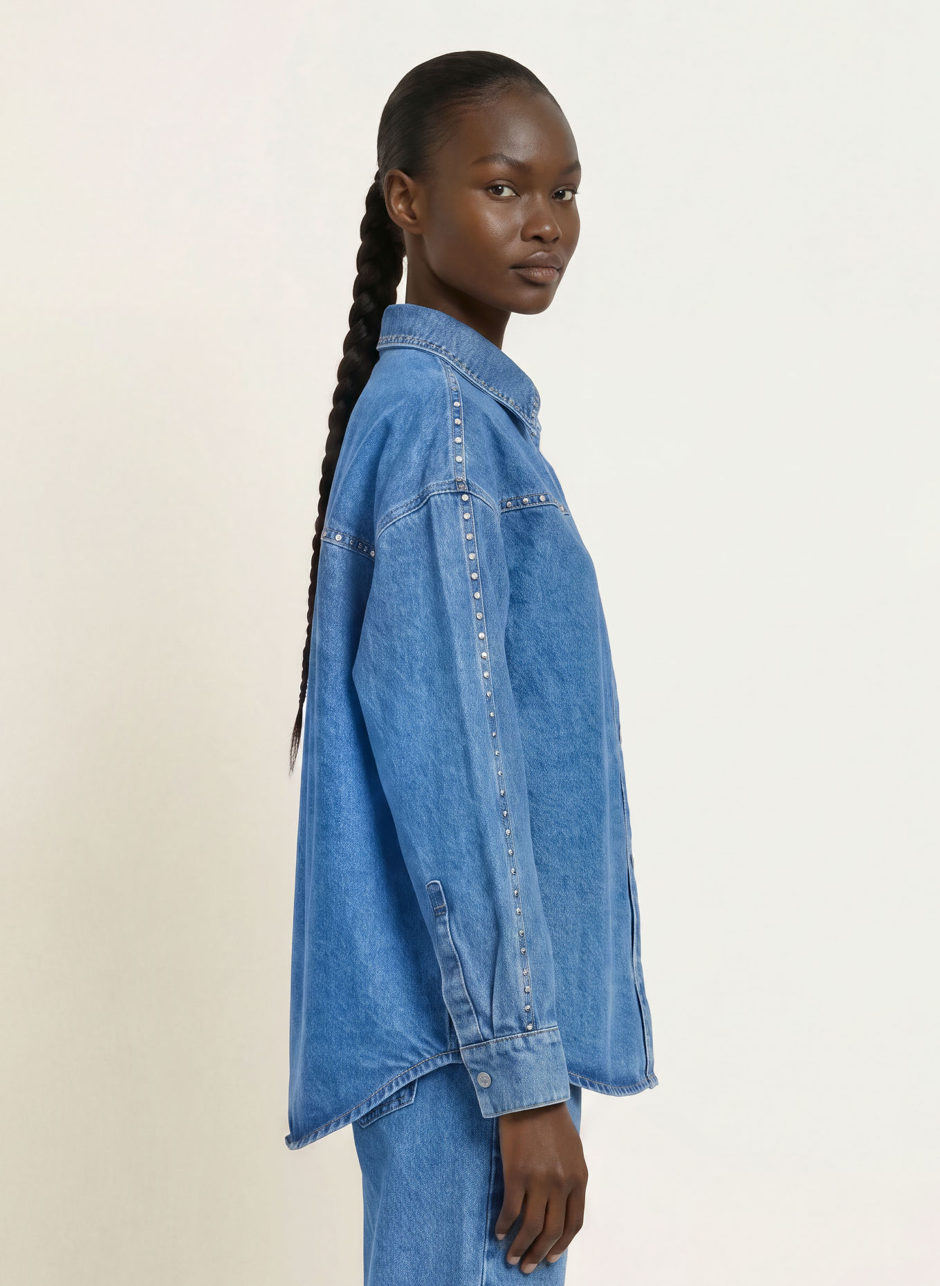 OH APRIL Jeansbluse VIVIAN med nitter: BLÅ