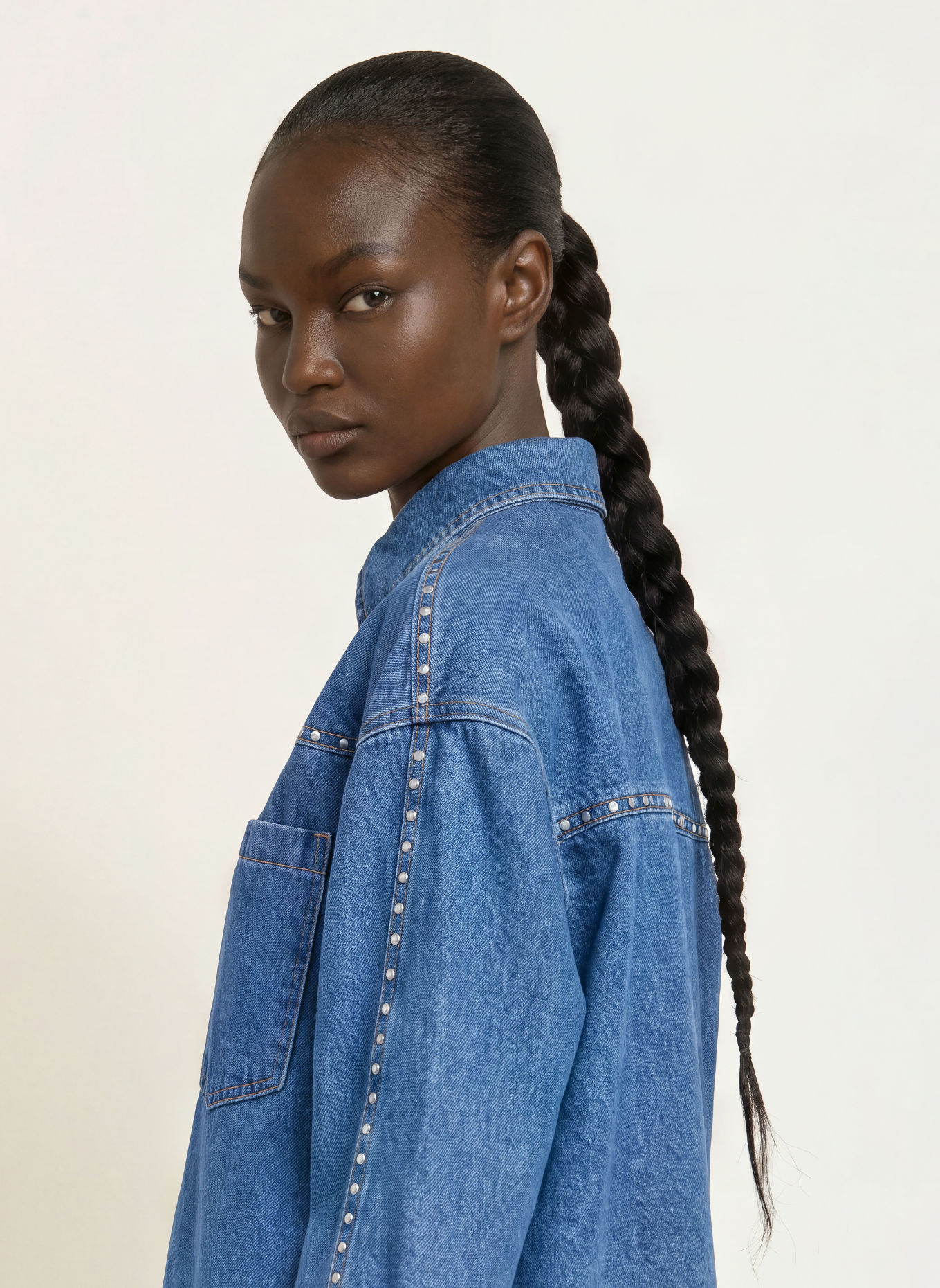 OH APRIL Jeansbluse VIVIAN med nitter: BLÅ