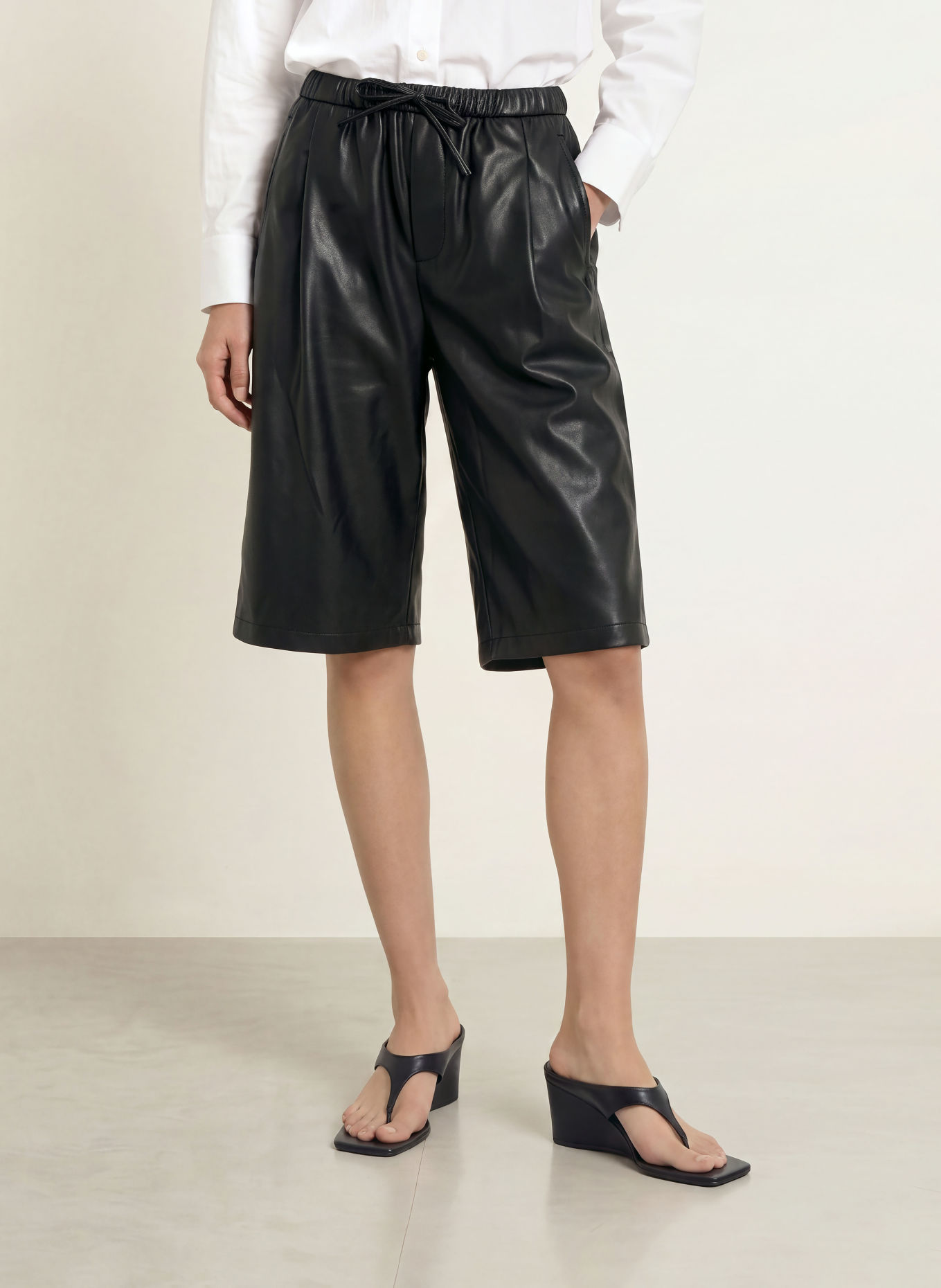 ELIAS RUMELIS Bermuda LIXI aspect cuir: NOIR
