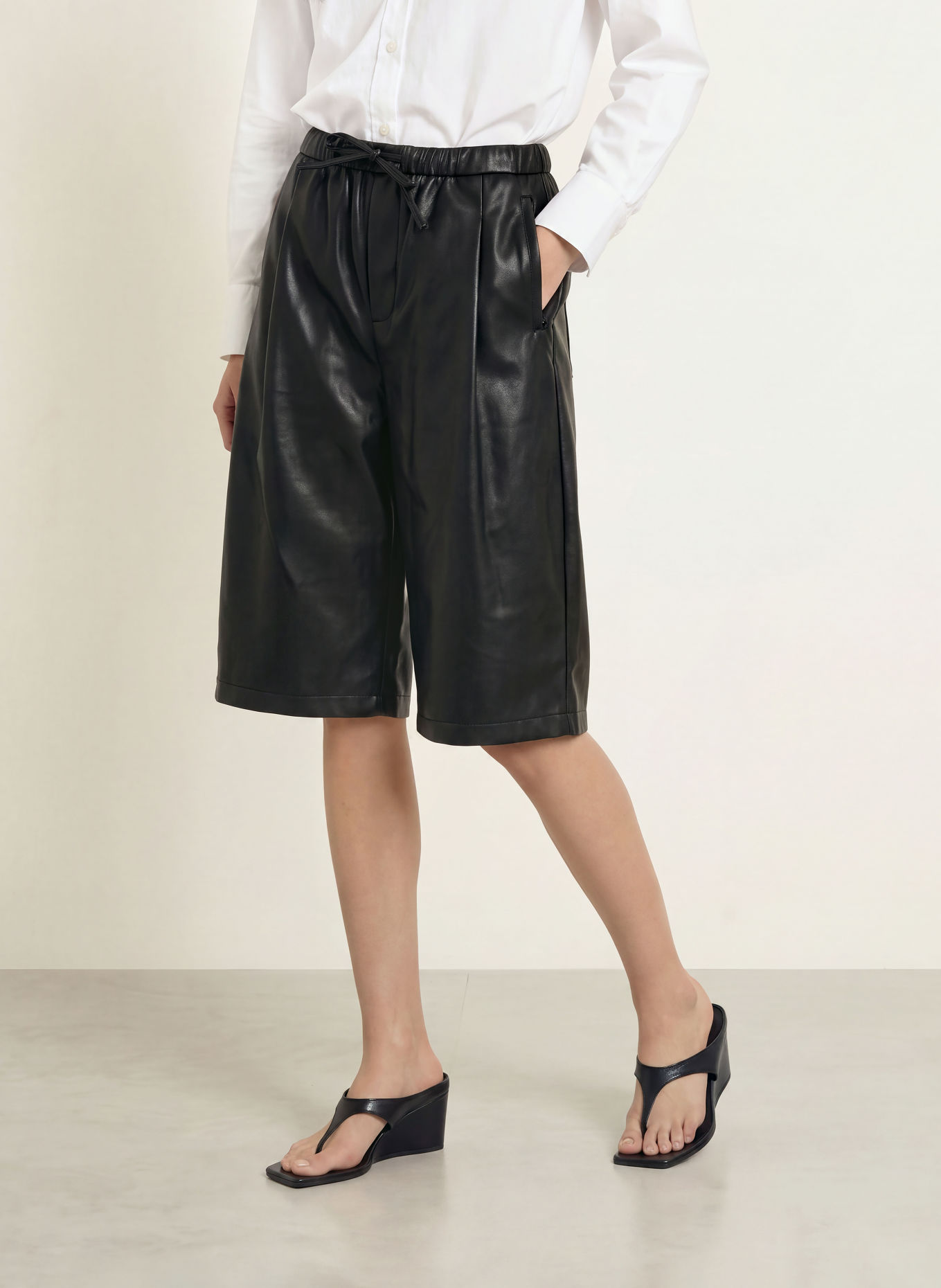 ELIAS RUMELIS Bermuda LIXI aspect cuir: NOIR