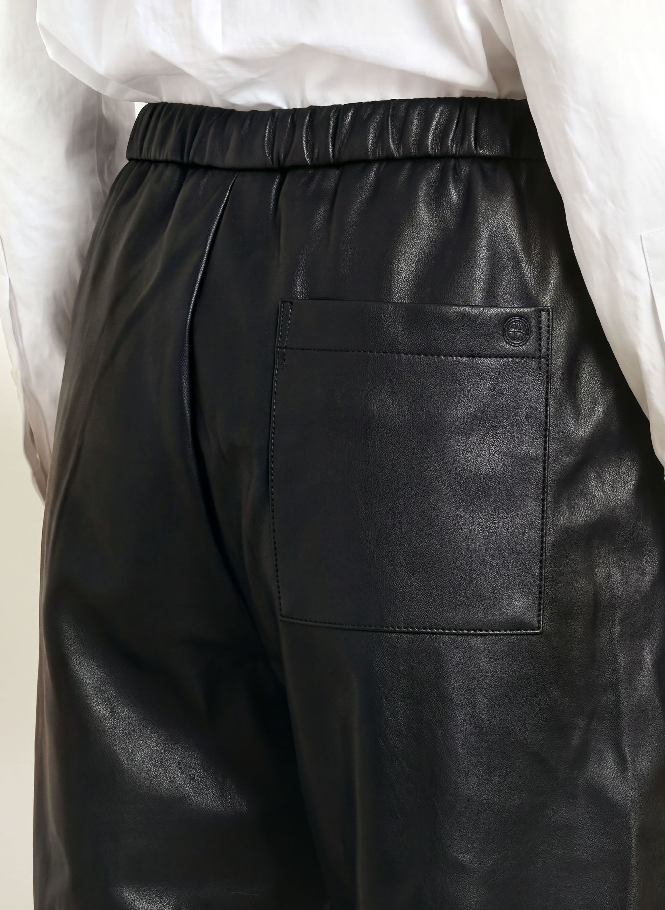 ELIAS RUMELIS Bermuda LIXI aspect cuir: NOIR