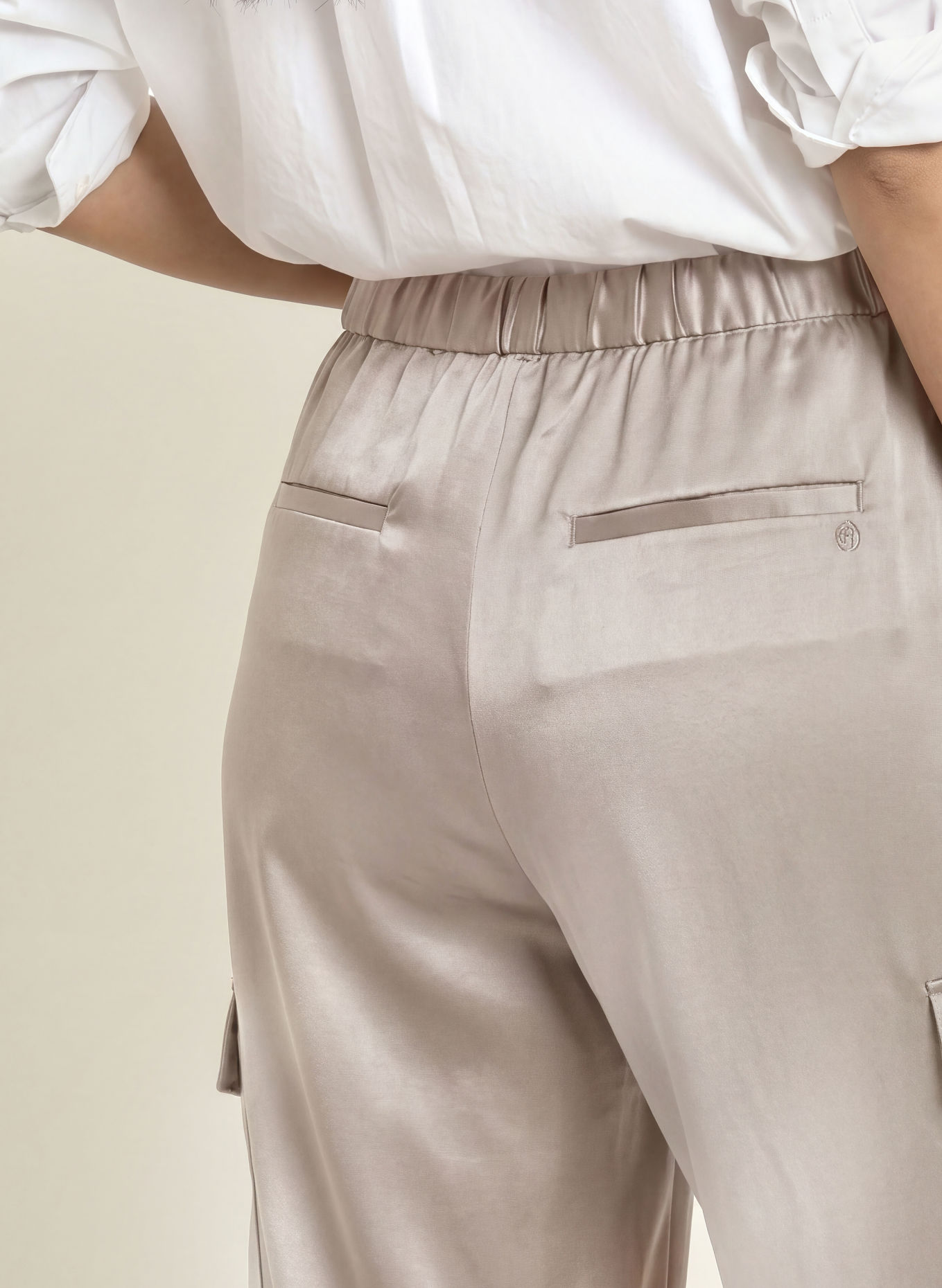 ELIAS RUMELIS Cargo-Culotte HERMI aus Satin: SILBER